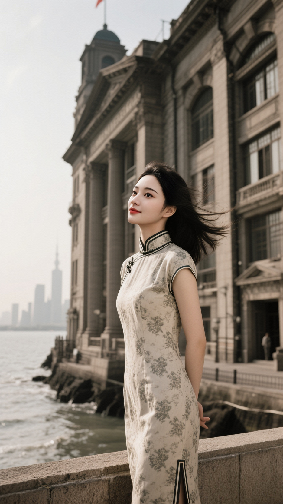 民国旗袍,如一抹缱绻的云霞,披在旧上海美女的肩头,那曼妙的
