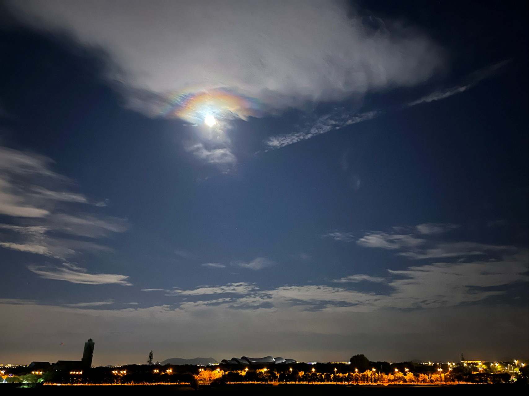 自带散光效果的小月亮