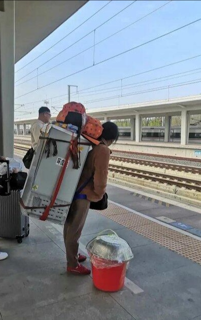 不要问我高铁给上吗?因为打工人只坐绿皮火车