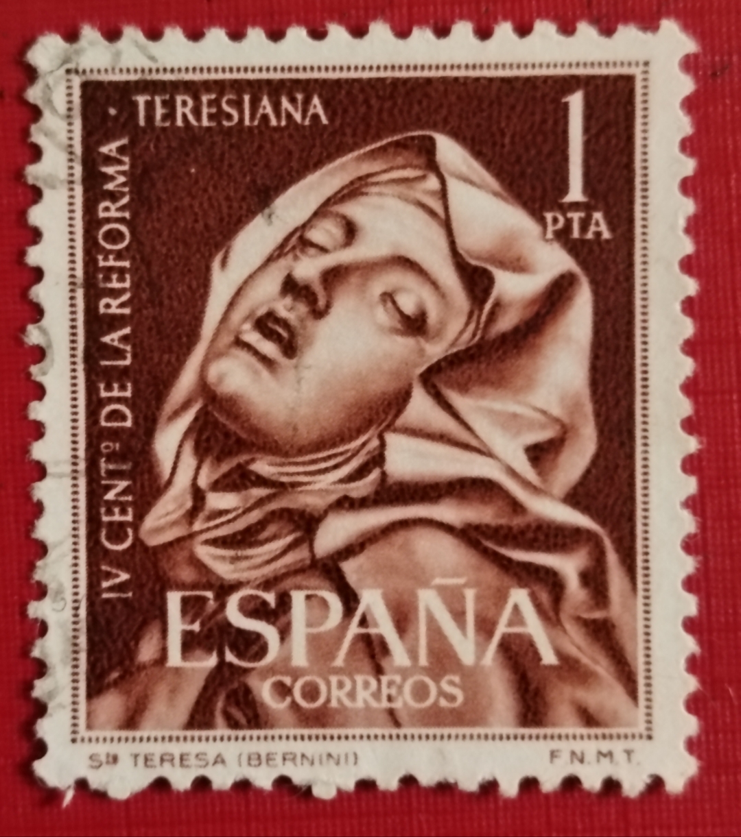 这枚邮票是西班牙发行的,上面印有"1 pta"和"espaa correos",这是