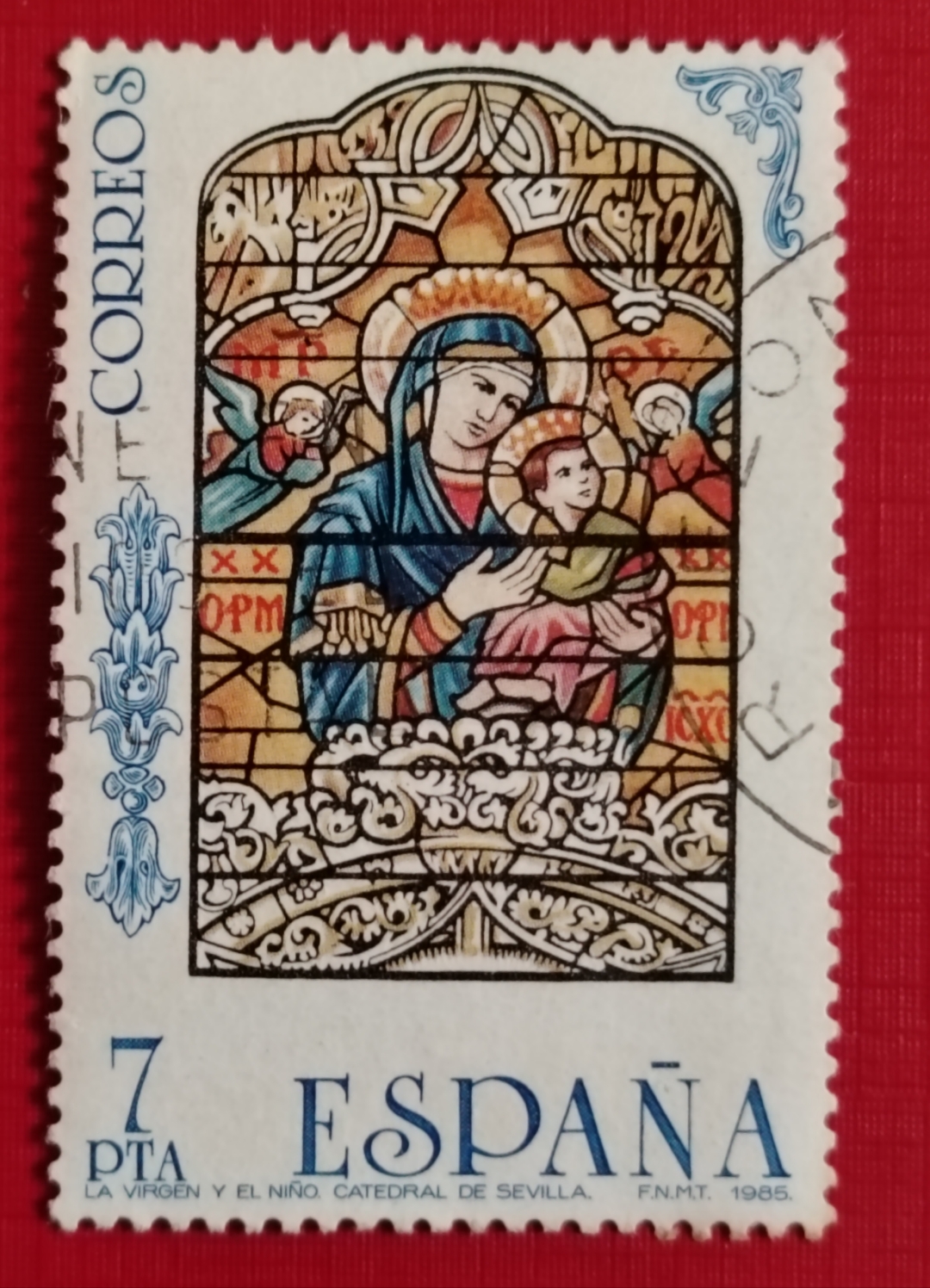 这枚邮票是西班牙发行的,面值为7比塞塔