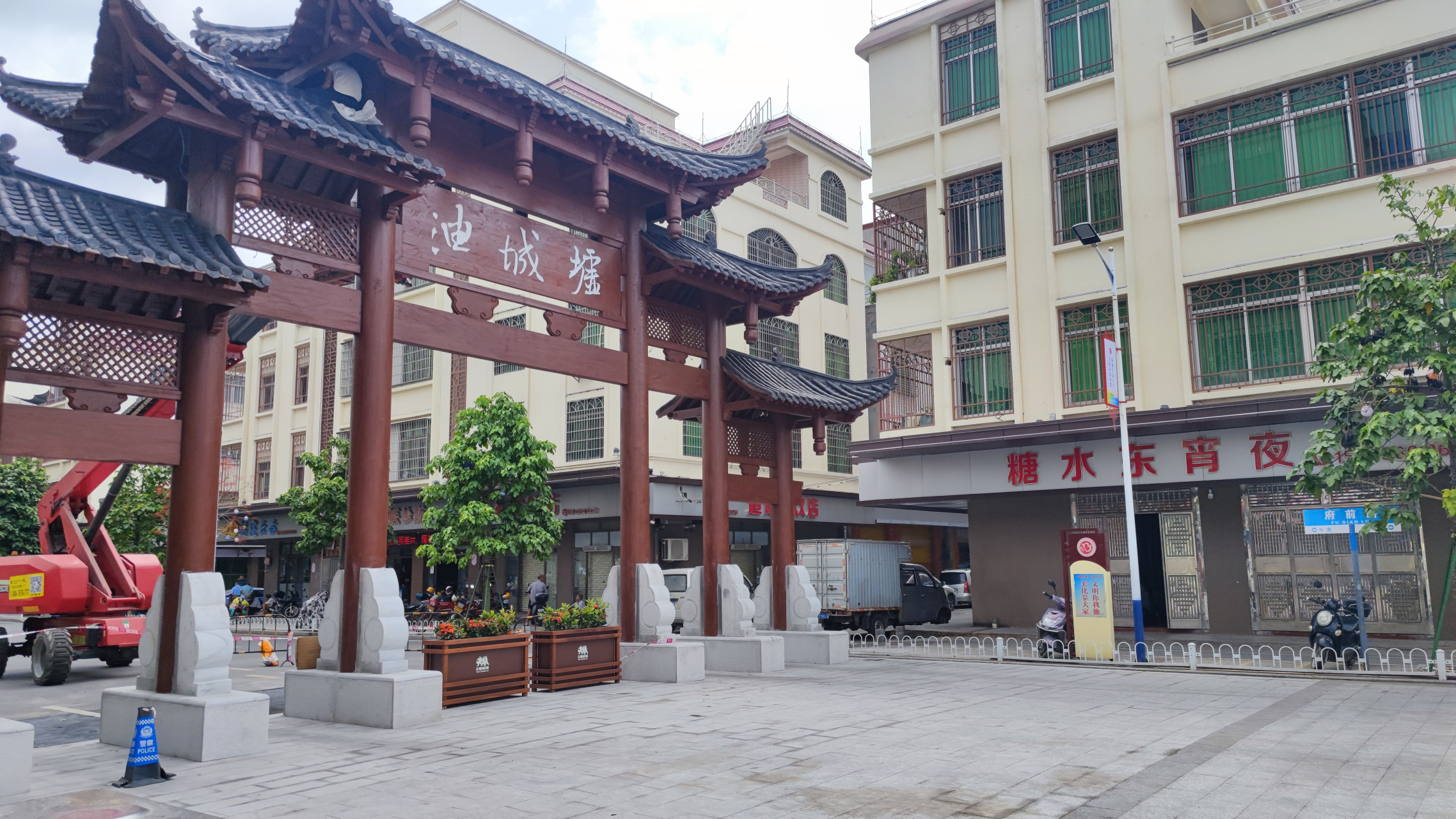 茂名在茂南区金塘打造了一个油城墟,依托于规划面积10平方公里的露天