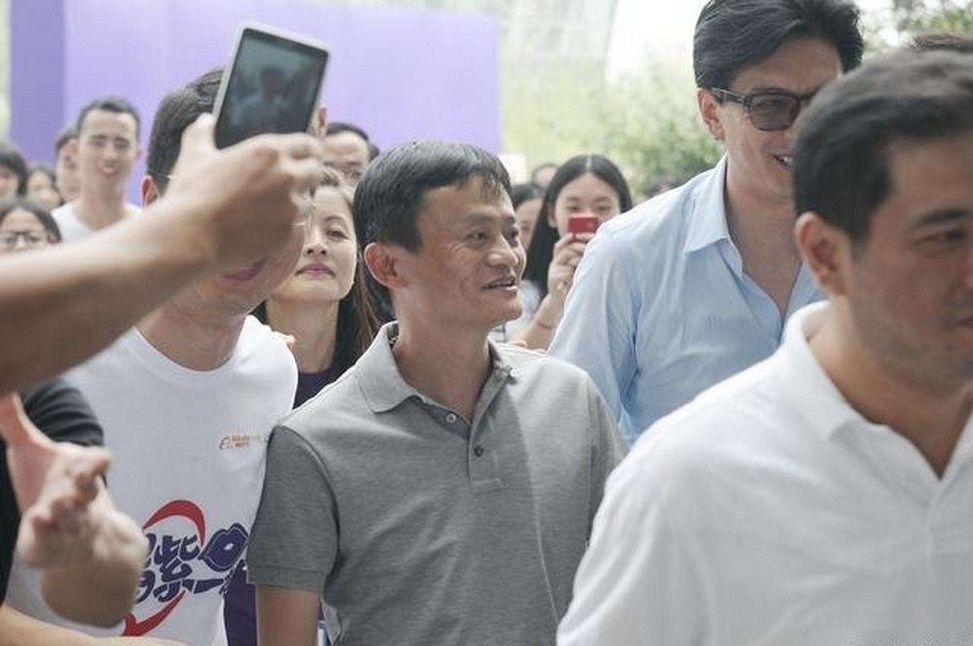 阿里巴巴再无马云  亓官晶晶 10-11 13:43  北京时间10月6日,在大家都