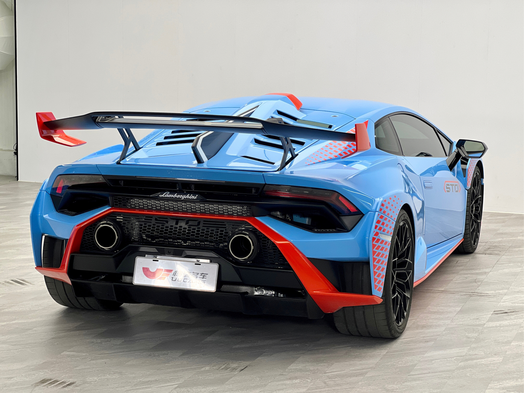 兰博基尼飓风sto,首次亮相是在2020年,这是一款集中多项赛道技术和