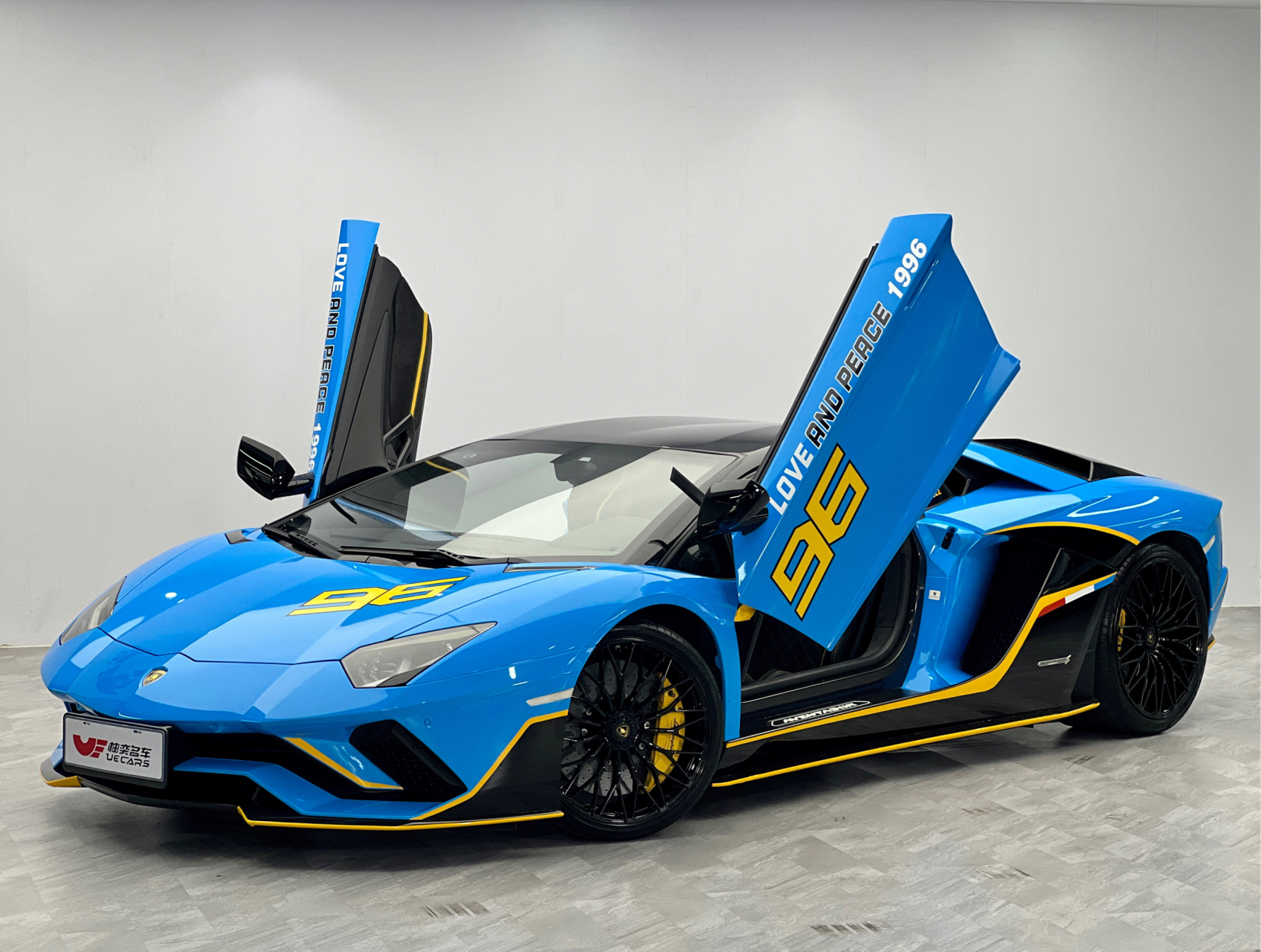 兰博基尼aventador首次亮相在2011年日内瓦车展上,当时可以说是惊艳
