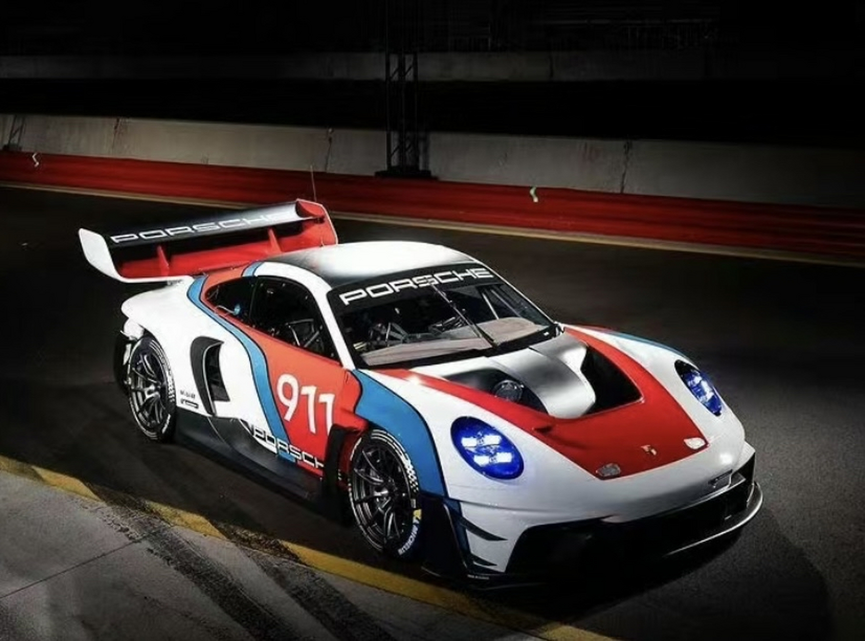 全球限量77台,保时捷911 gt3 r rennsport,它动力总成基于现款 911