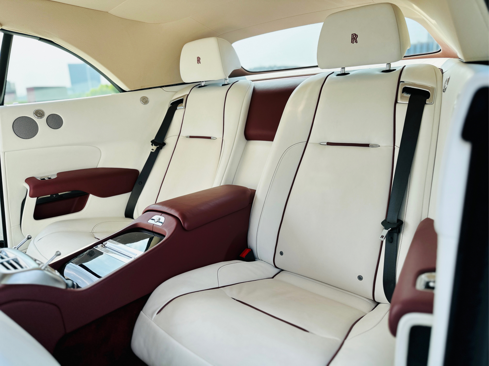 劳斯莱斯曜影 6.6t 2019年2月上牌 2018年5月出厂 2.