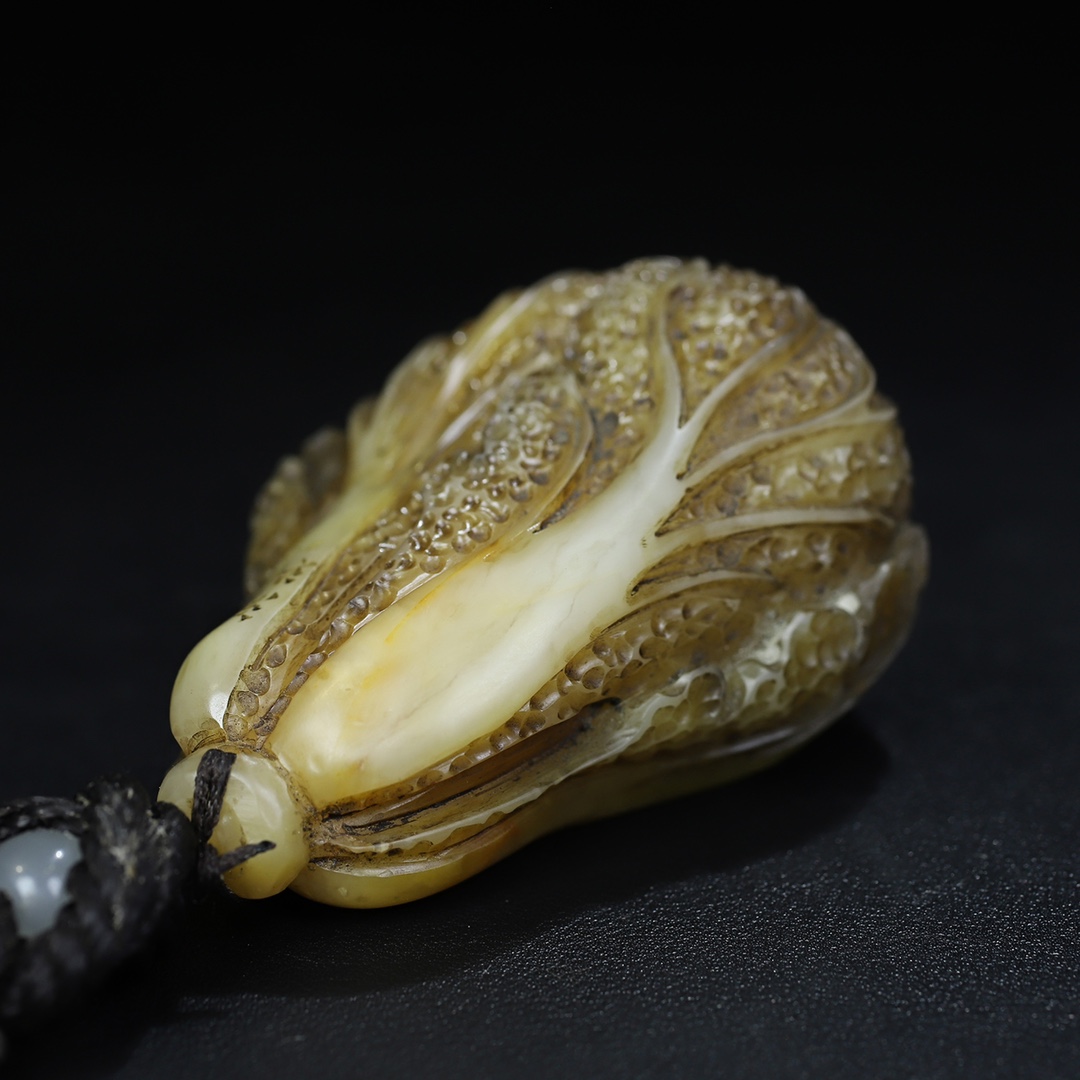 白菜手抓件,原石原色,石质细腻,长7厘米宽5
