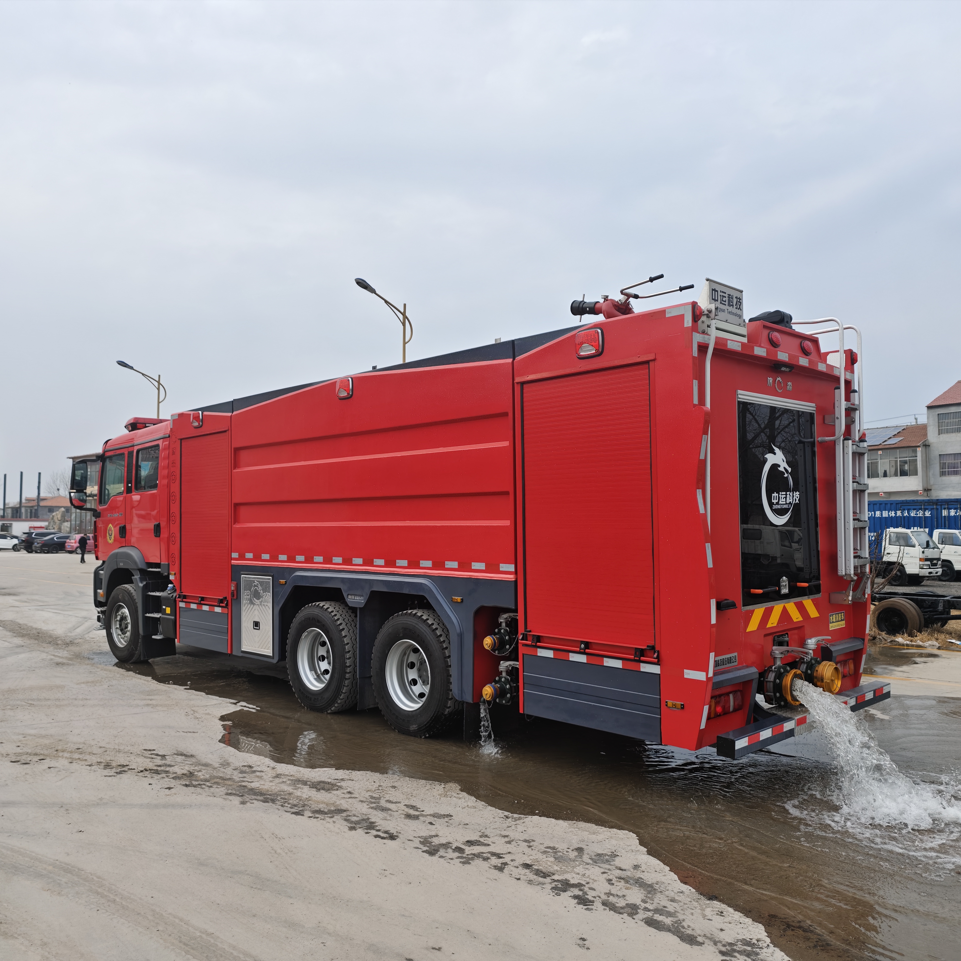 "汕德卡杰达消防车,国六先锋,守护城市的每一刻安全