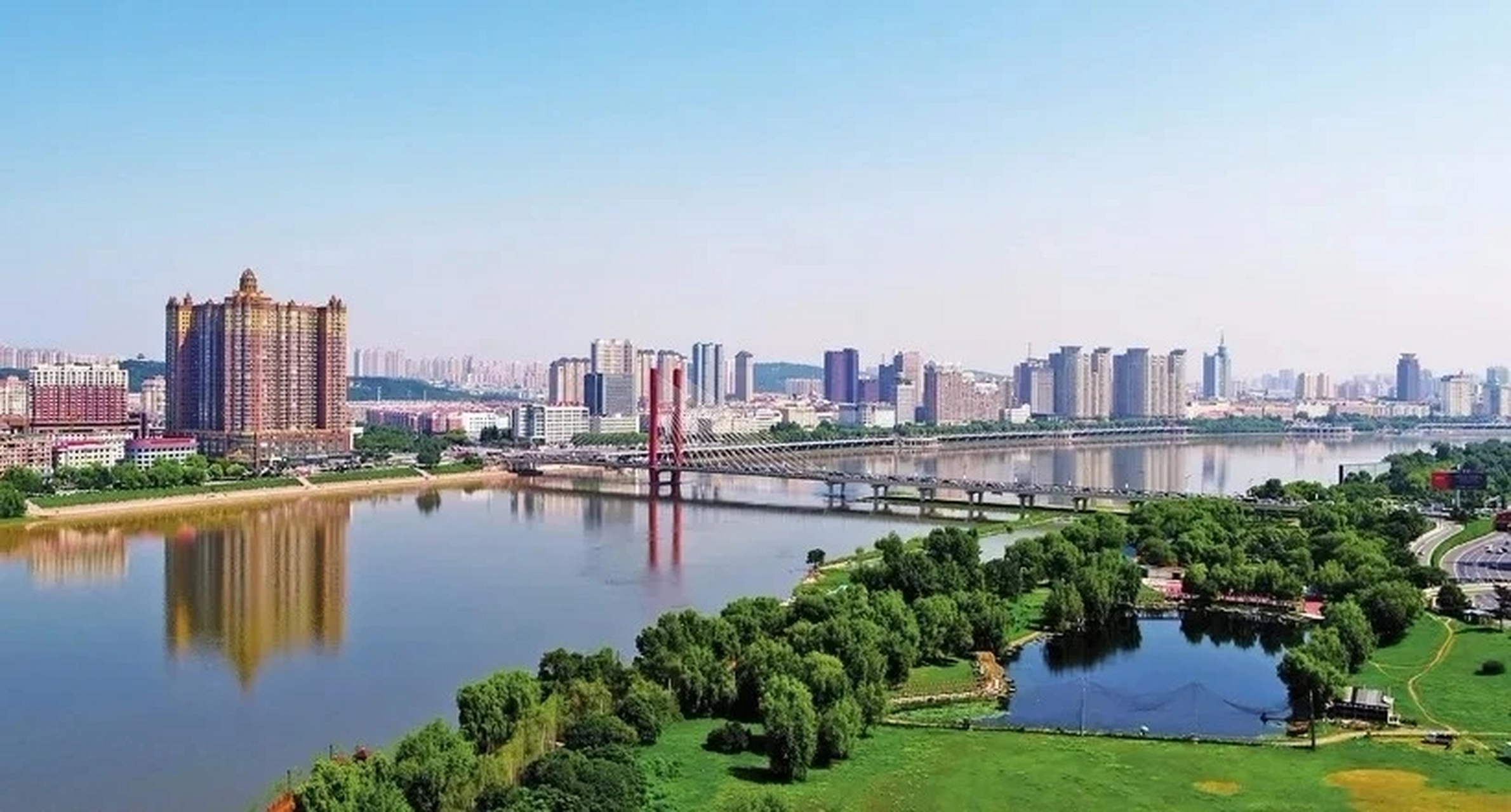 就是沿着松花江的城市,后来建省时,就用它命名叫吉林省.简称吉.