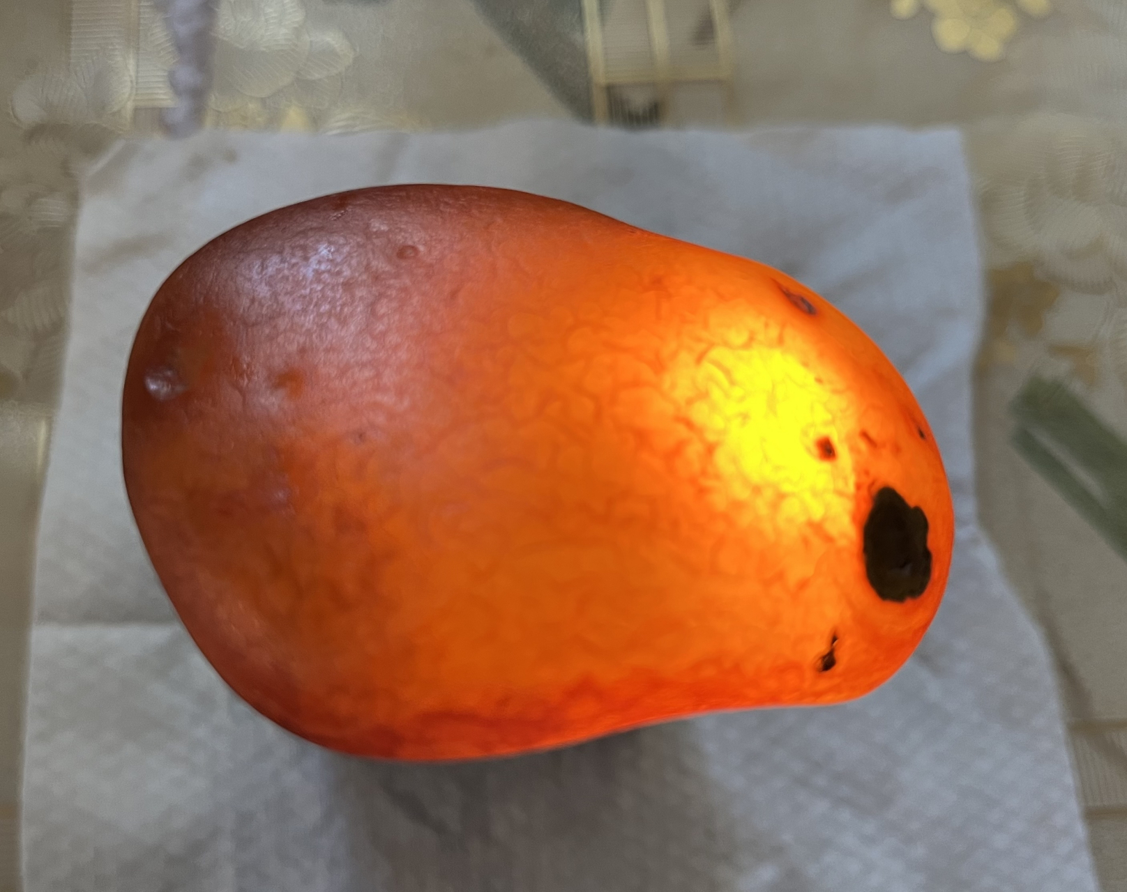 原石:玛瑙的美丽,不仅在于其绚丽多姿的色彩,更在于其独特的纹路和