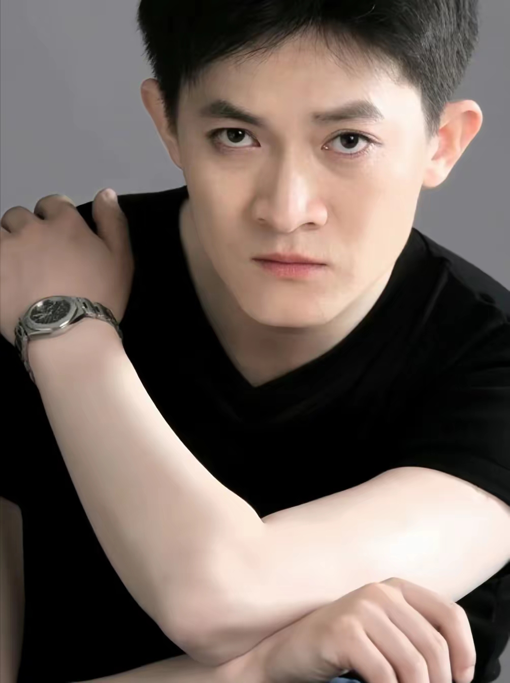 杨志刚年轻时帅得像偶像剧男主,难怪张静死心塌地跟了他19年!