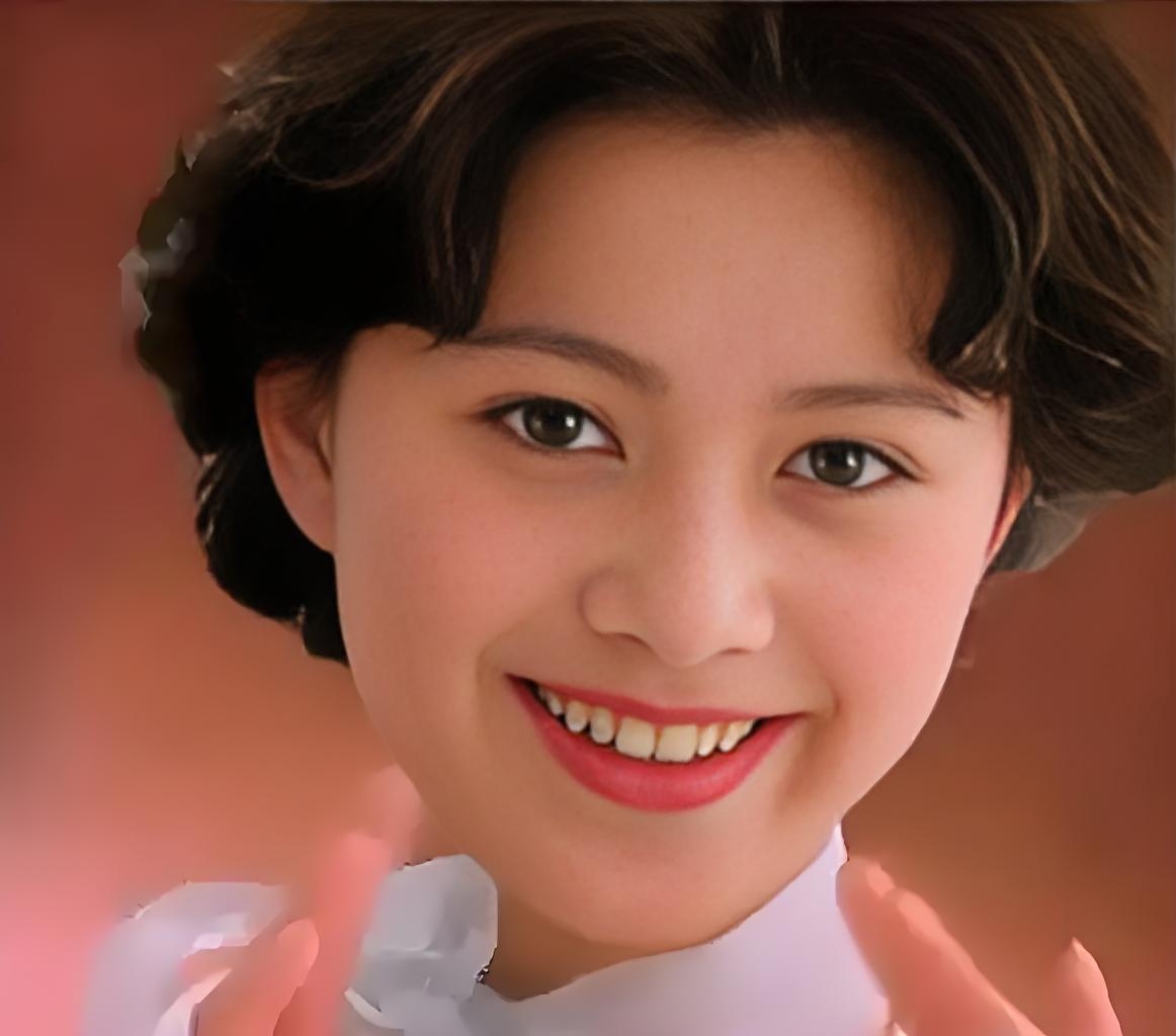 倪虹洁在节目里讲起16岁儿子当场泪崩,讲儿子从来勿回伊消息,只能等小