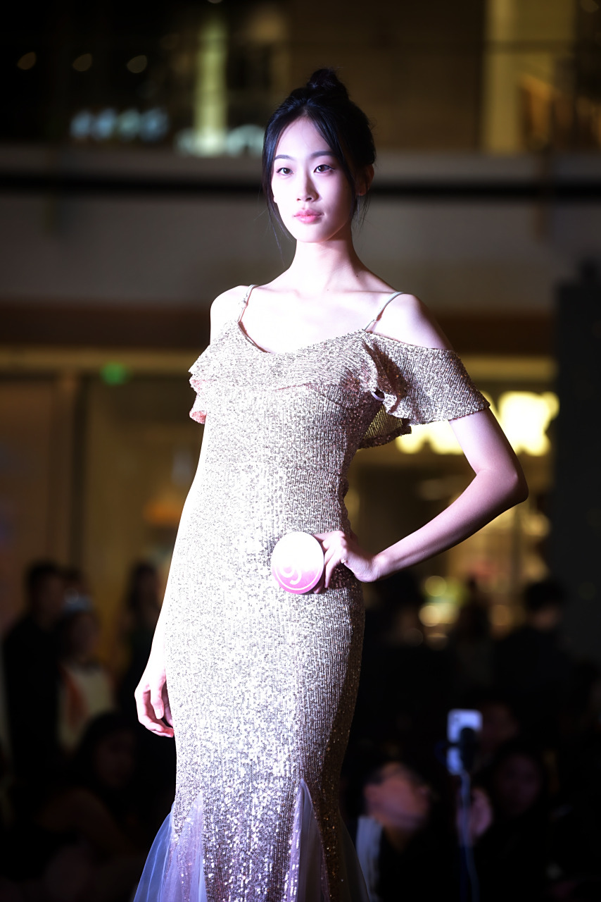 第十七届中国超级模特大赛河北赛区总决赛女子冠军孙旖比赛精彩瞬间