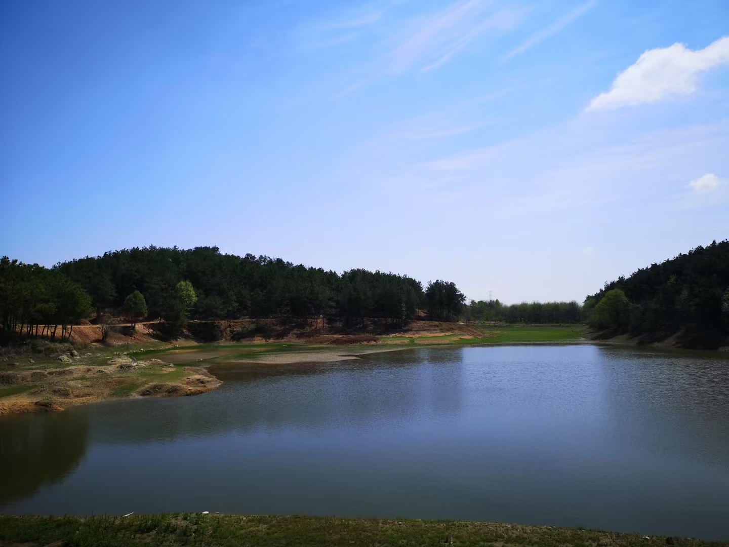 三间黛瓦藏童趣,一院星云逐梦华. 驿路霜尘侵瘦骨,乡音入耳慰生涯