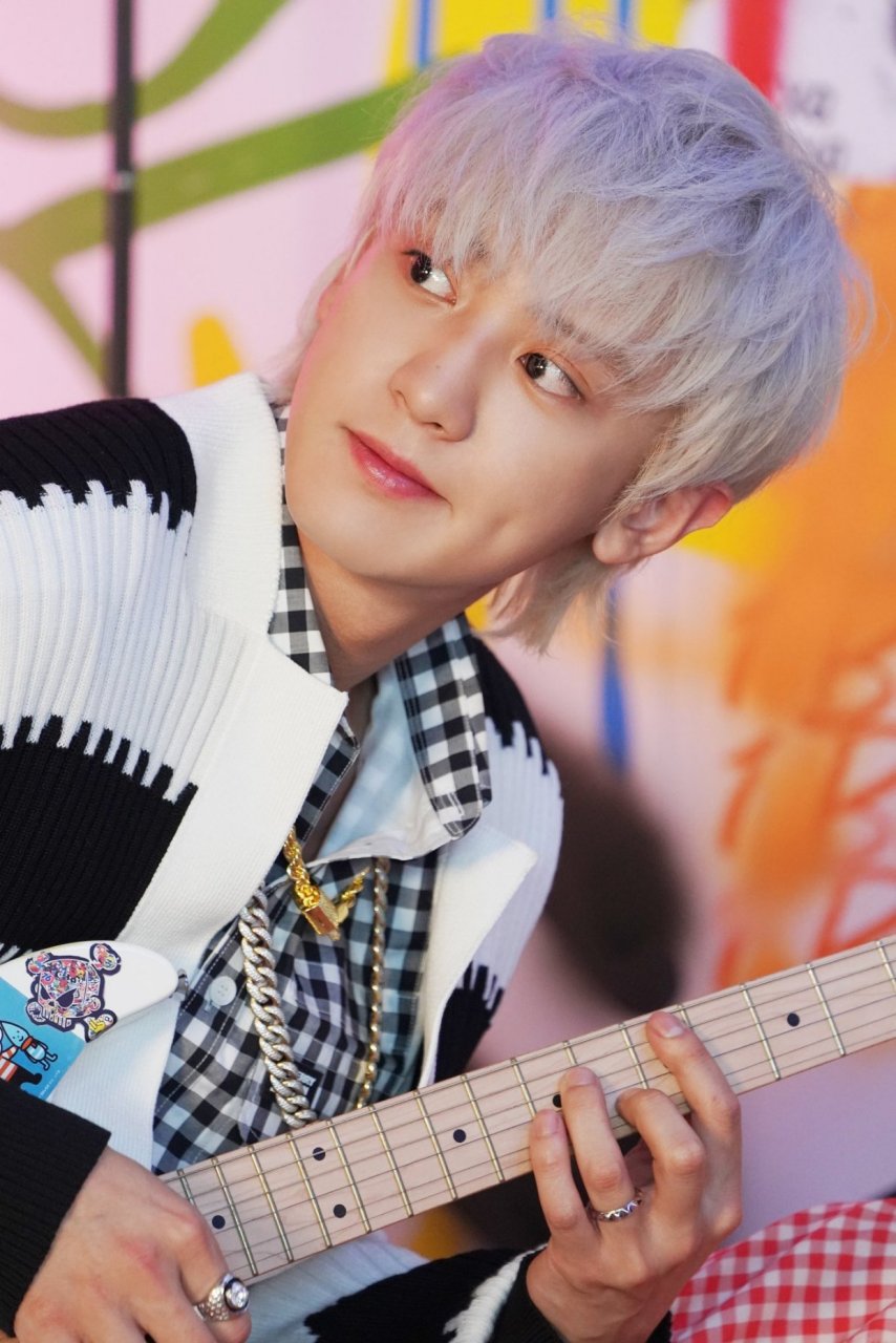 把这次#朴灿烈#  回归的图更一下,这次状态太好了!