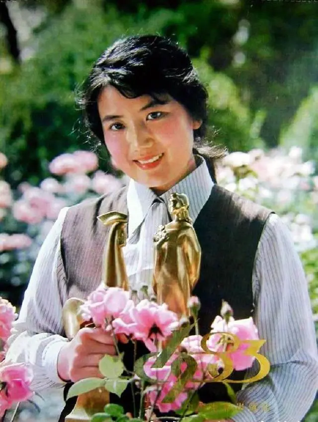 李秀明:1982年双料影后的辉煌时刻  1982年,中国电影界迎来了一位耀眼