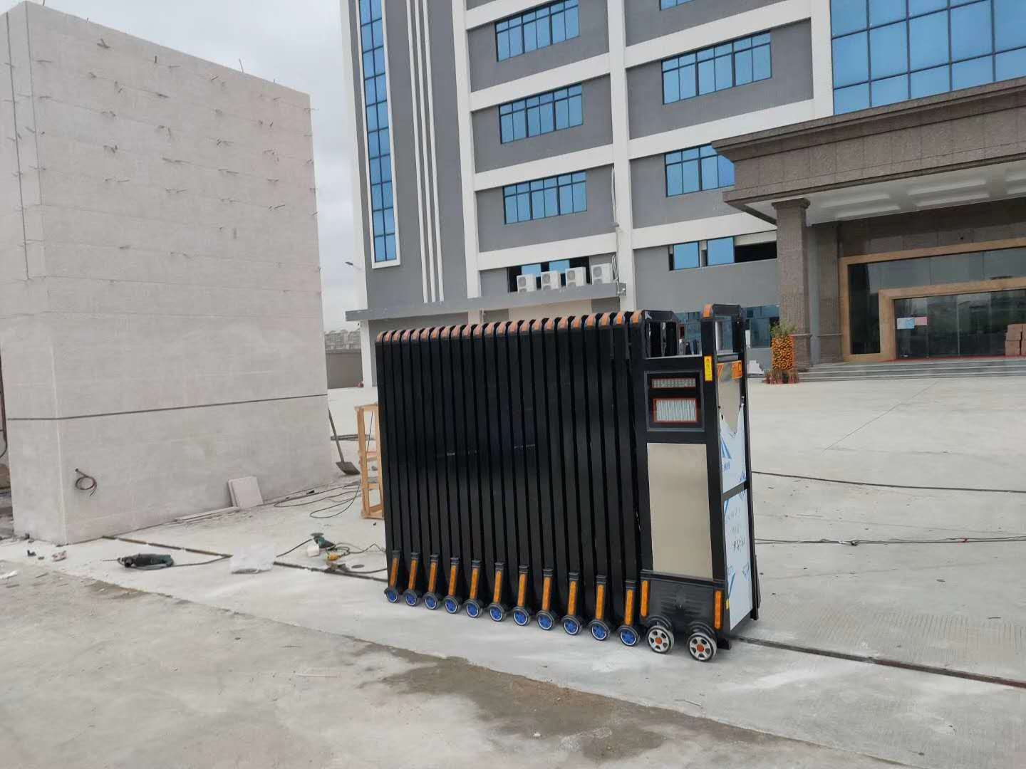 电动伸缩门—云南金威盾电动伸缩门有限公司半岛体育- 半岛体育官方网站- 半岛体育APP下载