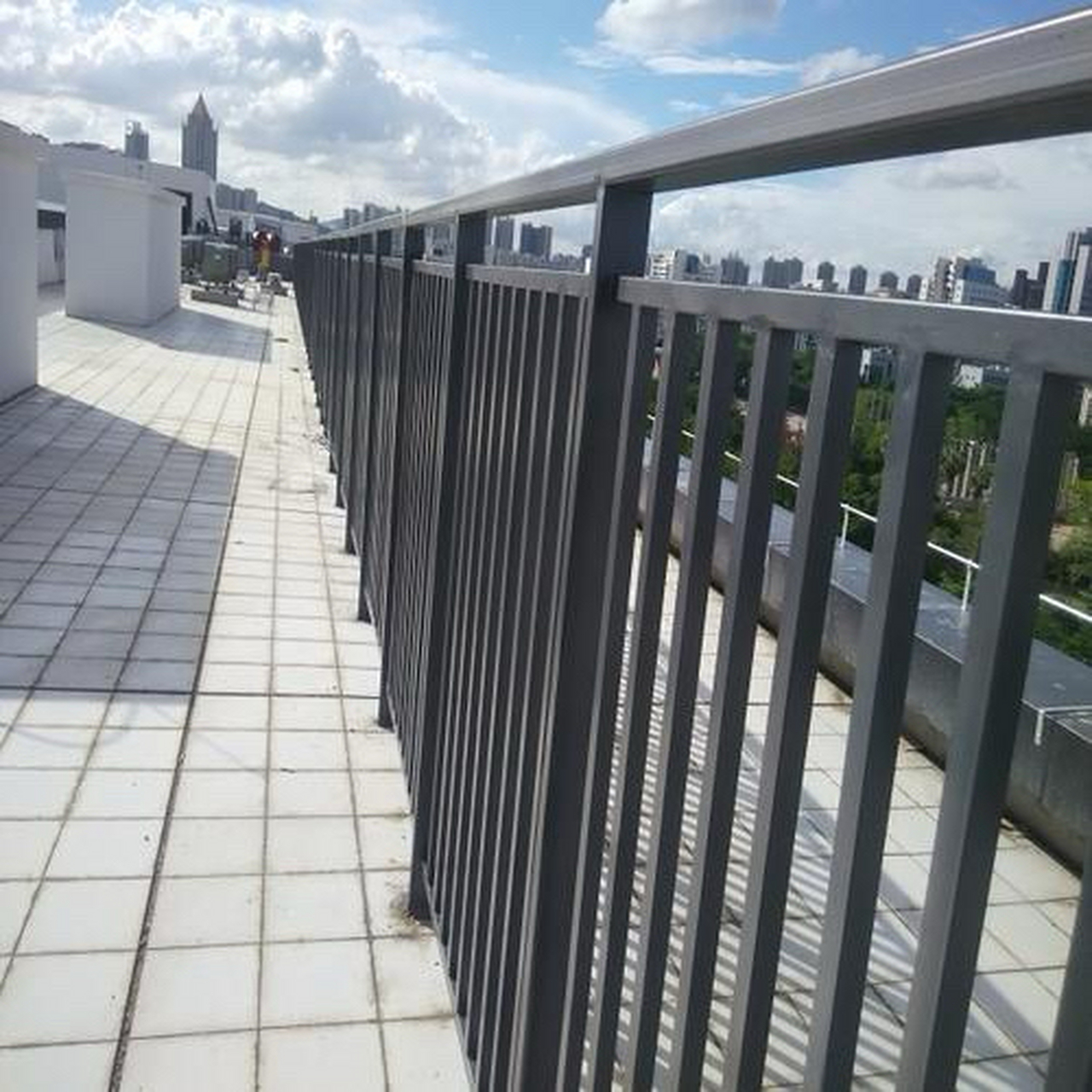 楼顶围栏 楼顶安全防护栏杆 顶楼栏杆厂家 顶之选围栏 楼顶安全隔离