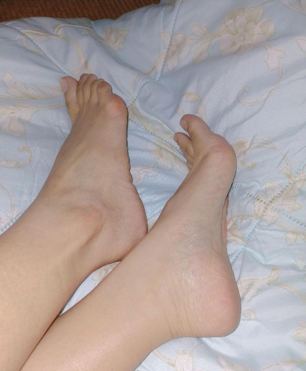 足间温柔,黑高跟让小脚丫性感,漫漫时光里的小确幸.