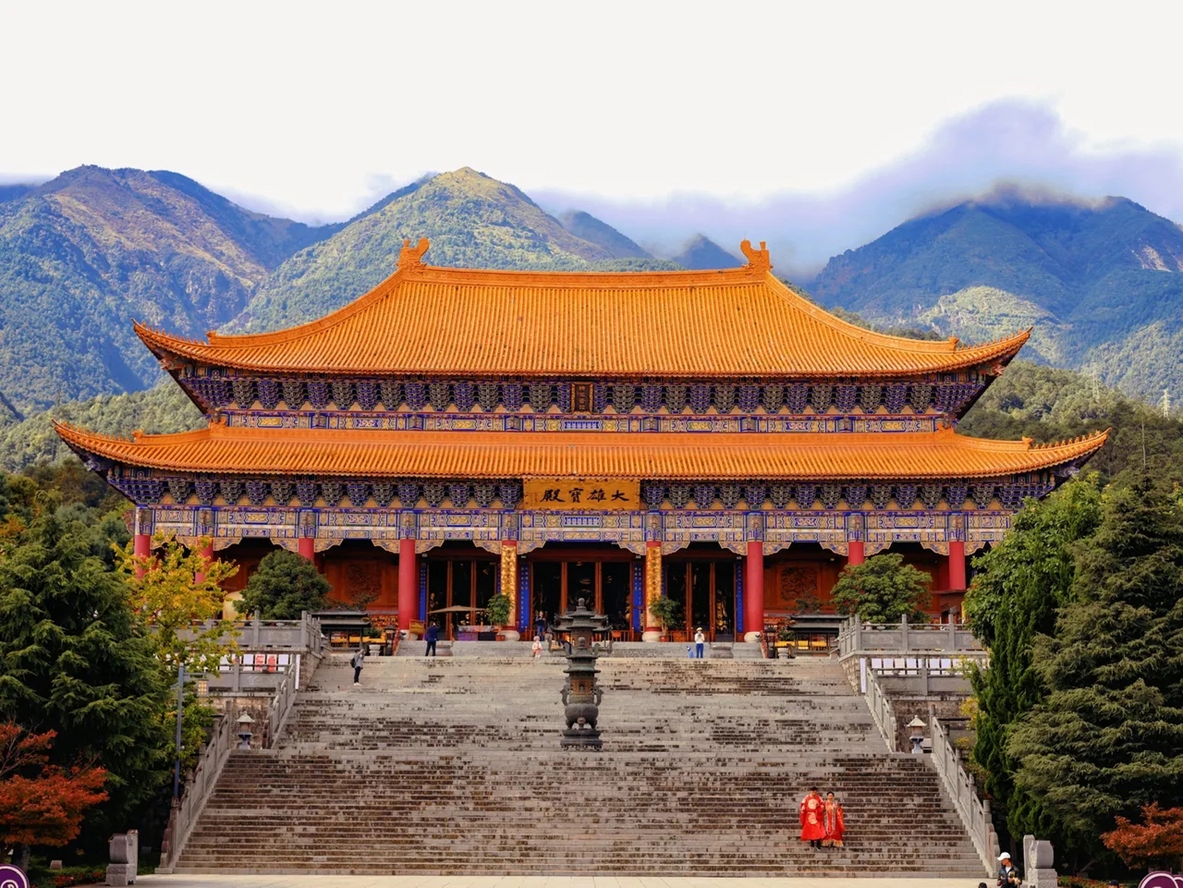 苍山之下崇圣寺,这千年历史的遗迹,曾是大理国的皇家寺院,寺前有三塔
