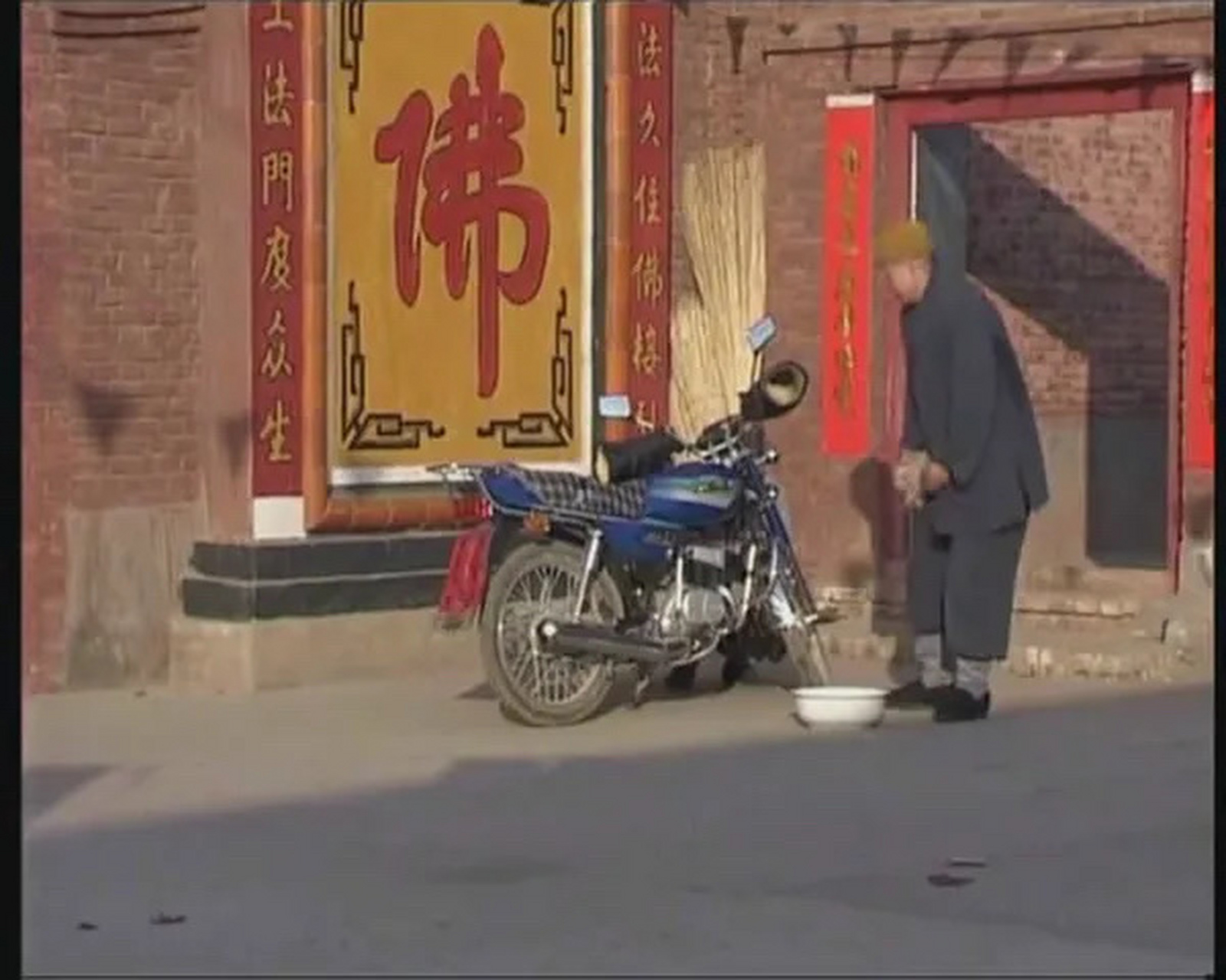 推荐一部电影:宁浩处女作《香火》,勇气可嘉的国产电影.