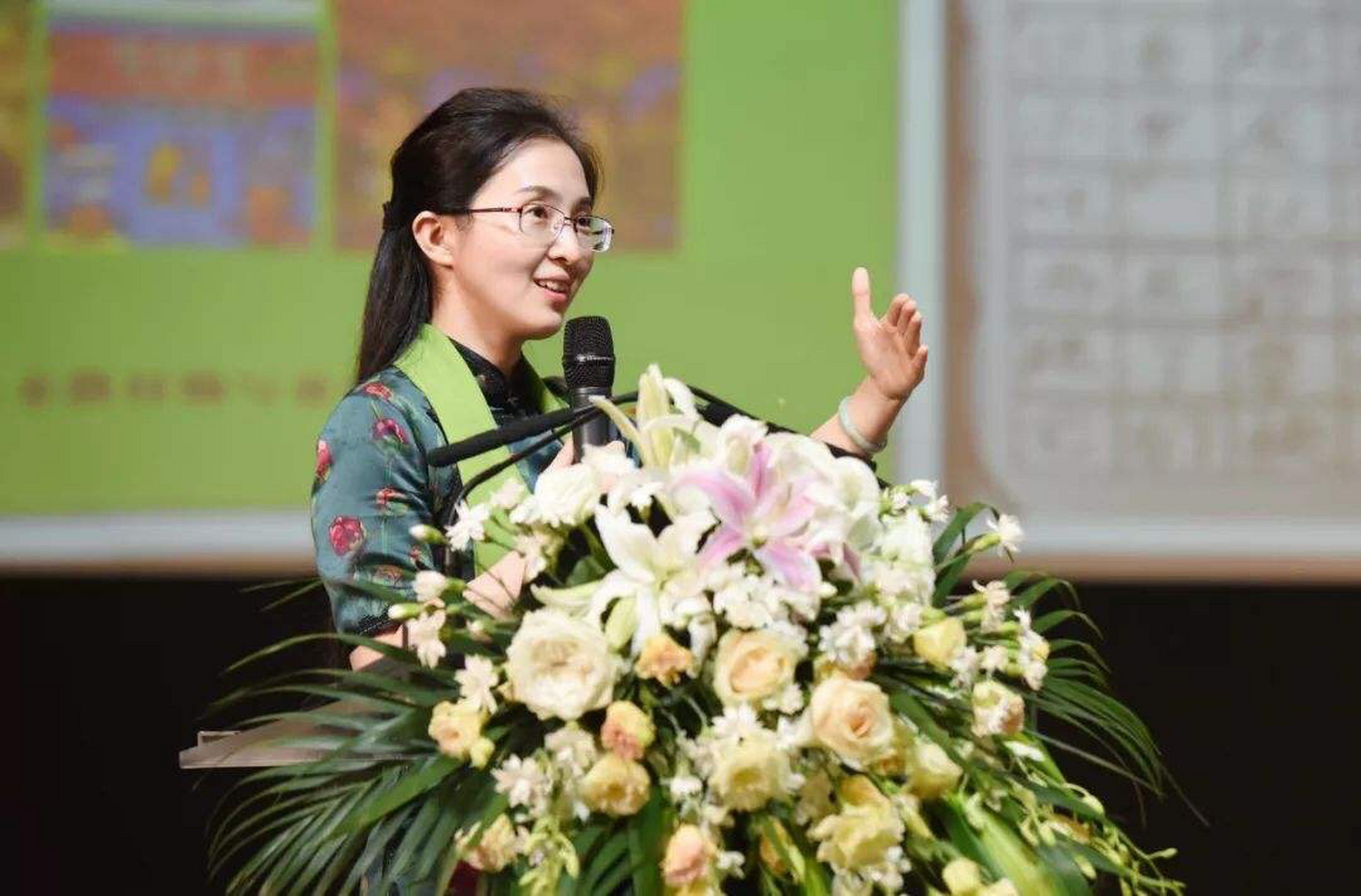 深圳教育# 深圳市龙岗区如意小学副校长胡红梅被指侵犯著作权,龙岗区