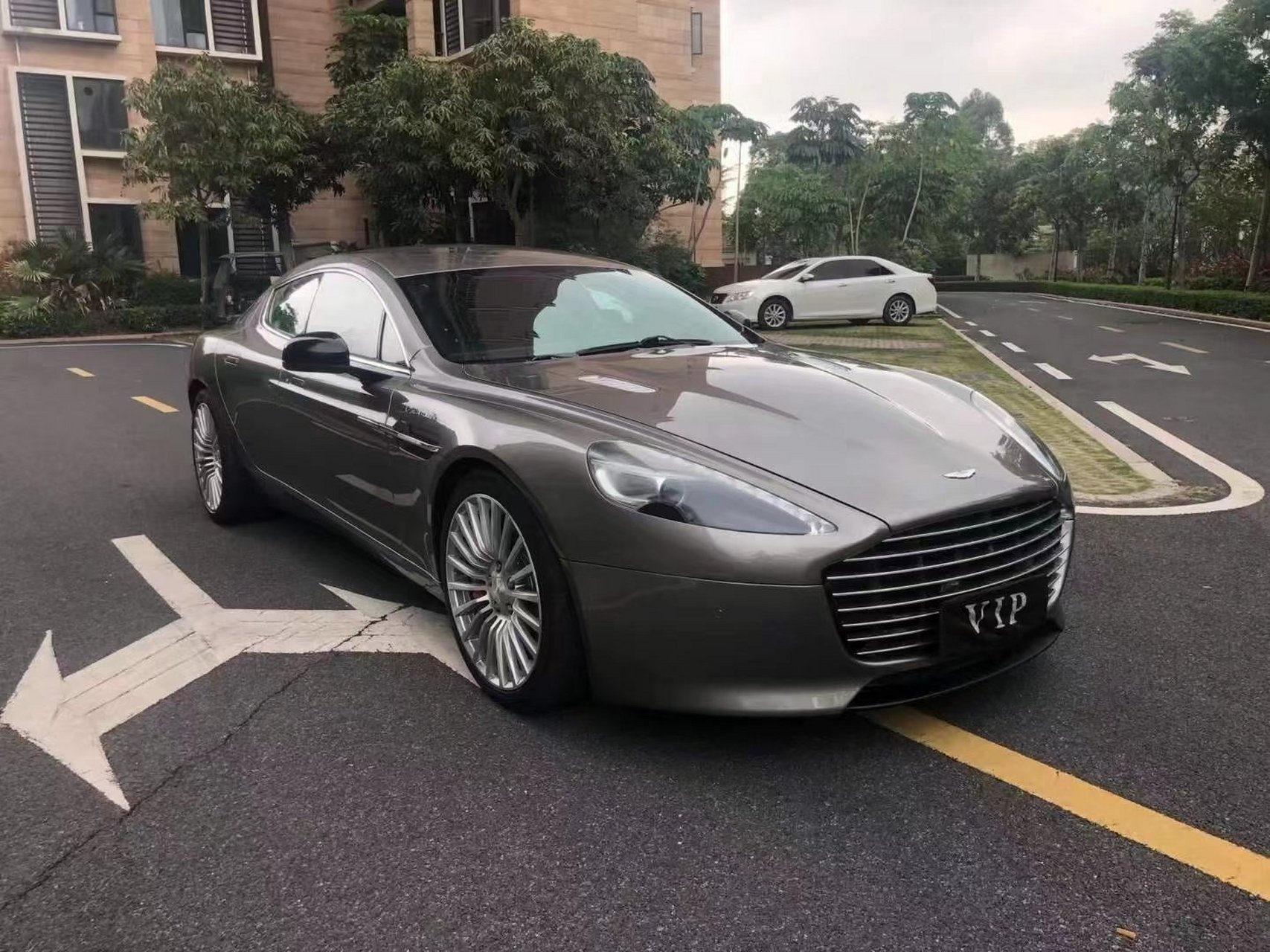 16款阿顿斯马丁门四轿跑rapide s/6.