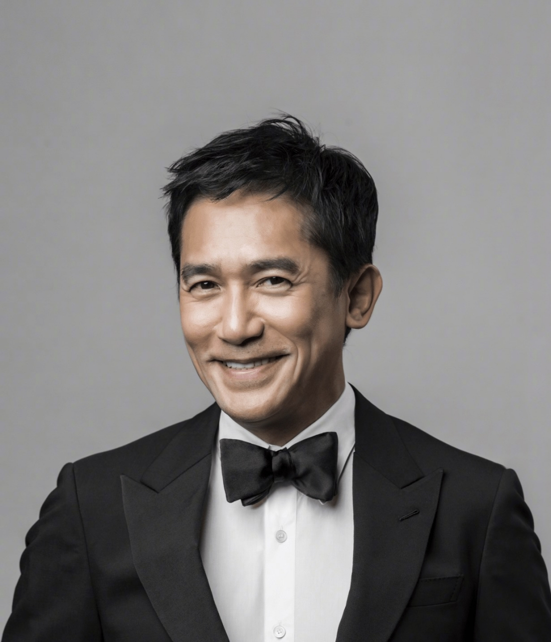 好像也不是社恐的原因吧  近日,有传言称梁朝伟在观看电影时购买了六