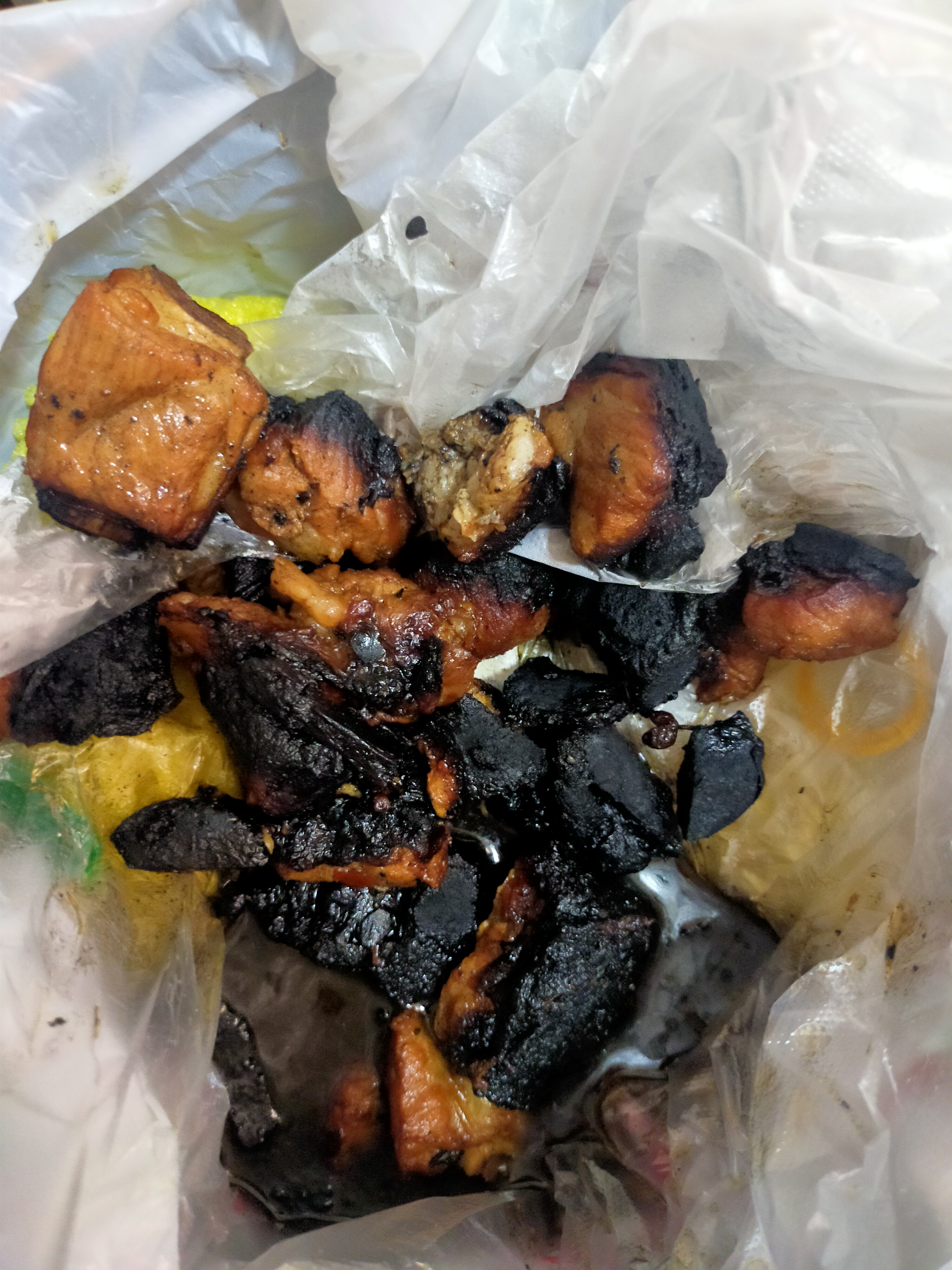 等听到儿子喊,妈妈,菜糊了.赶紧跑到厨房,儿子已经把