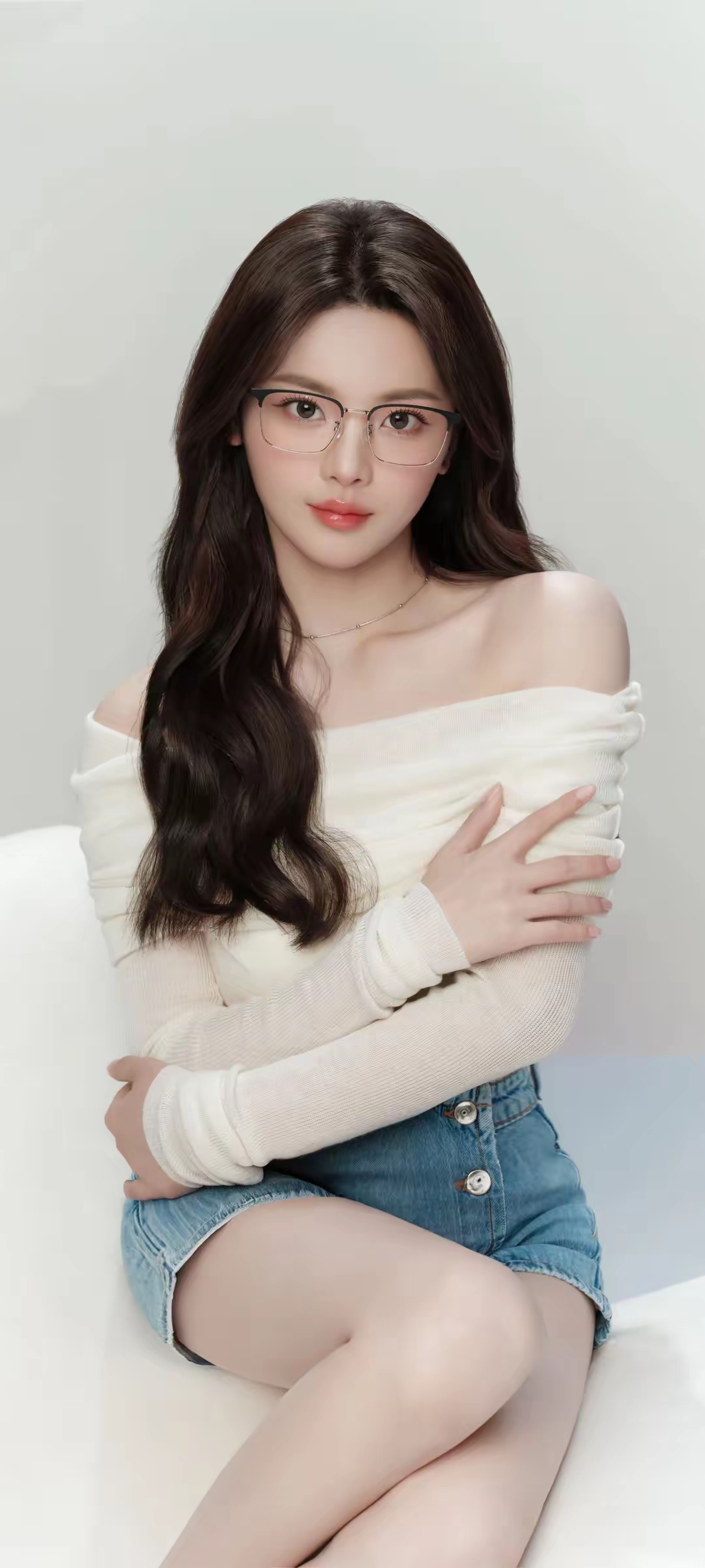 第一次看到杨超越戴眼镜的照片,不得不说这气质还是不错的,欲女风格