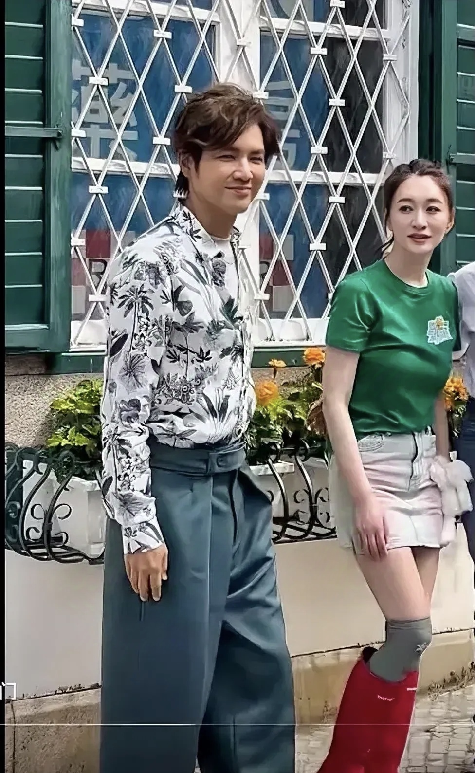 钟汉良与李小冉近日在澳门被粉丝偶遇