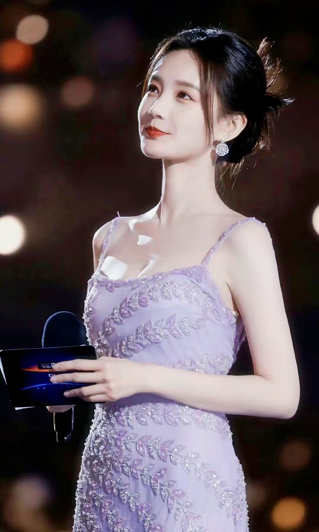 李一桐: 90年,身高165,体重42kg