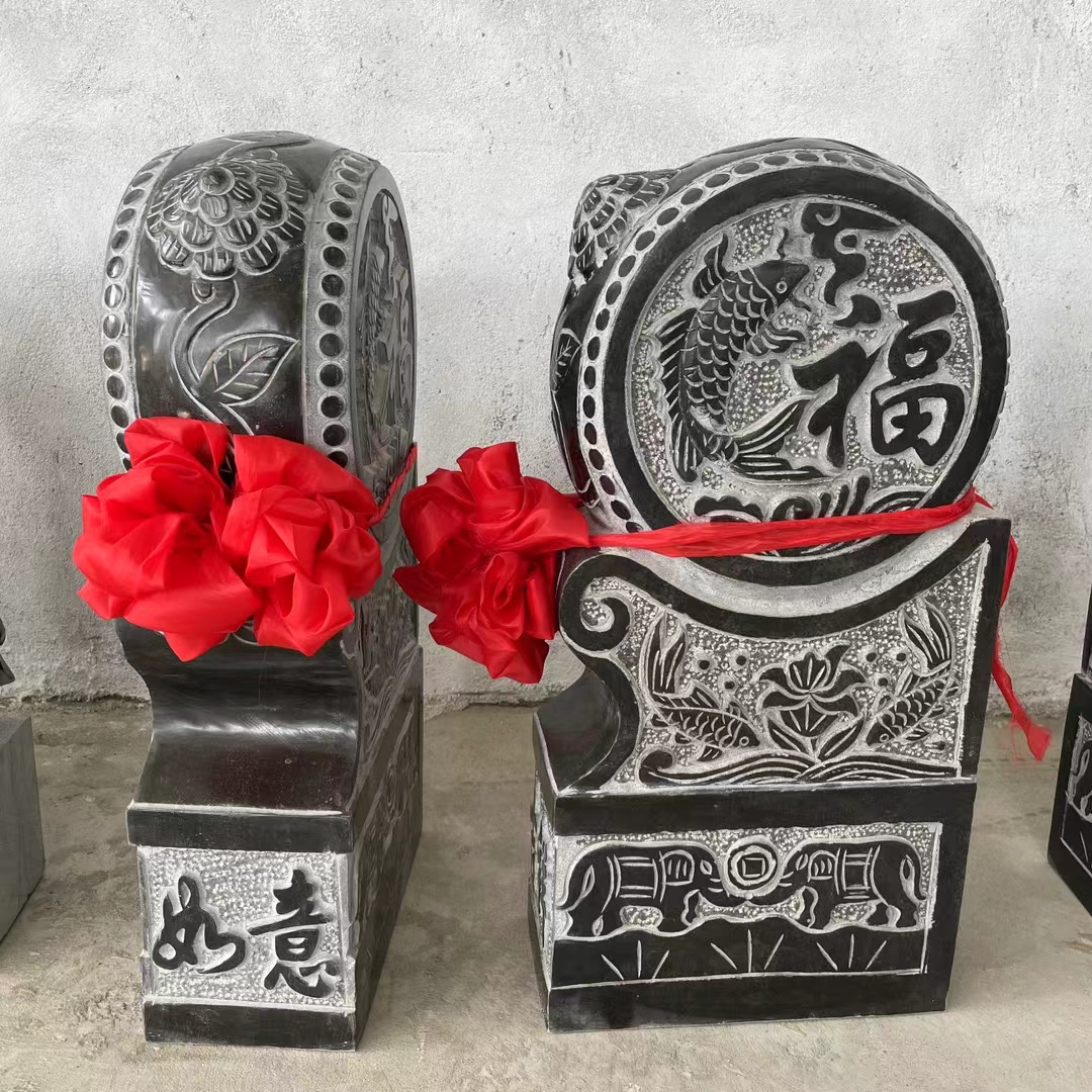 石雕门墩抱鼓石门当,寓意门前放抱鼓,文武辈辈出,鼓石上福鱼莲花代表