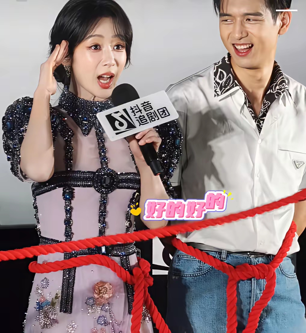 采访中一声怒喊 杨紫被吓出表情包 李现的反应惊到我了,他的那一个