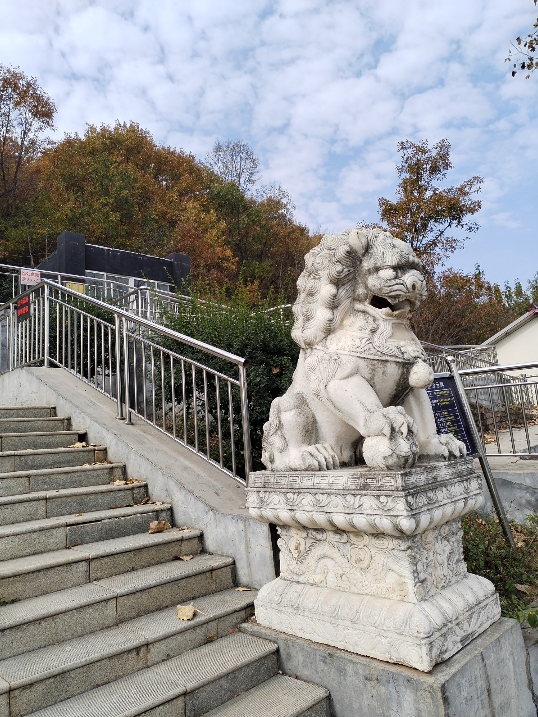 虎头山,为英雄守灵的雄狮!