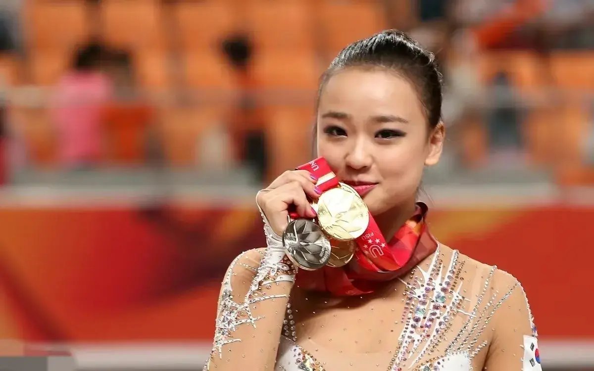 被誉为"艺术体操精灵" ,2014年孙妍在被选为仁川亚运会第一美女