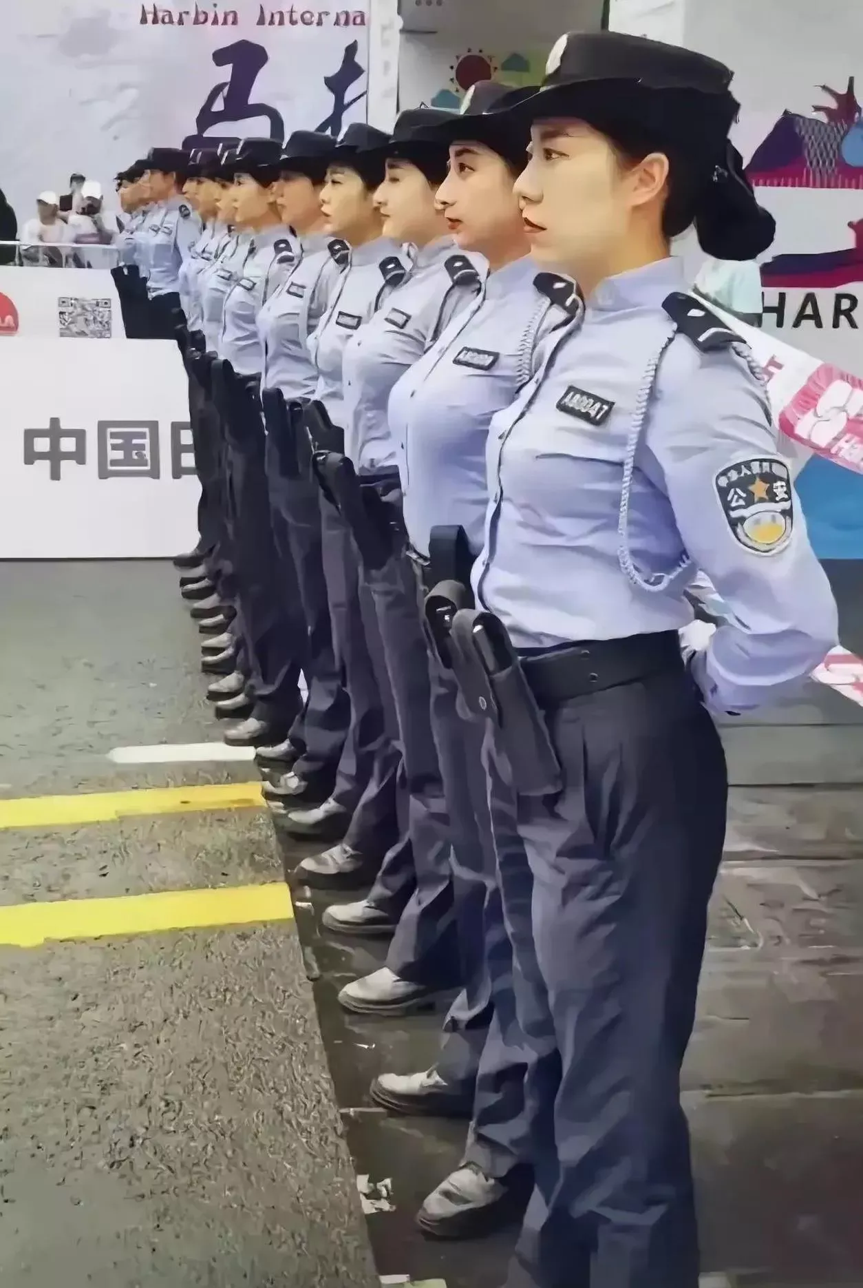 英姿飒爽女警图片