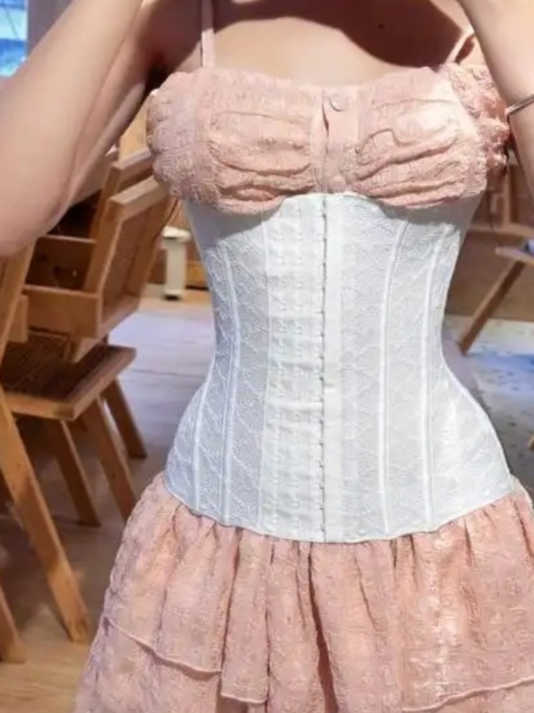 新年养生入门课# 现在很多女孩儿为了追求美丽频繁穿戴束腰,但束腰对