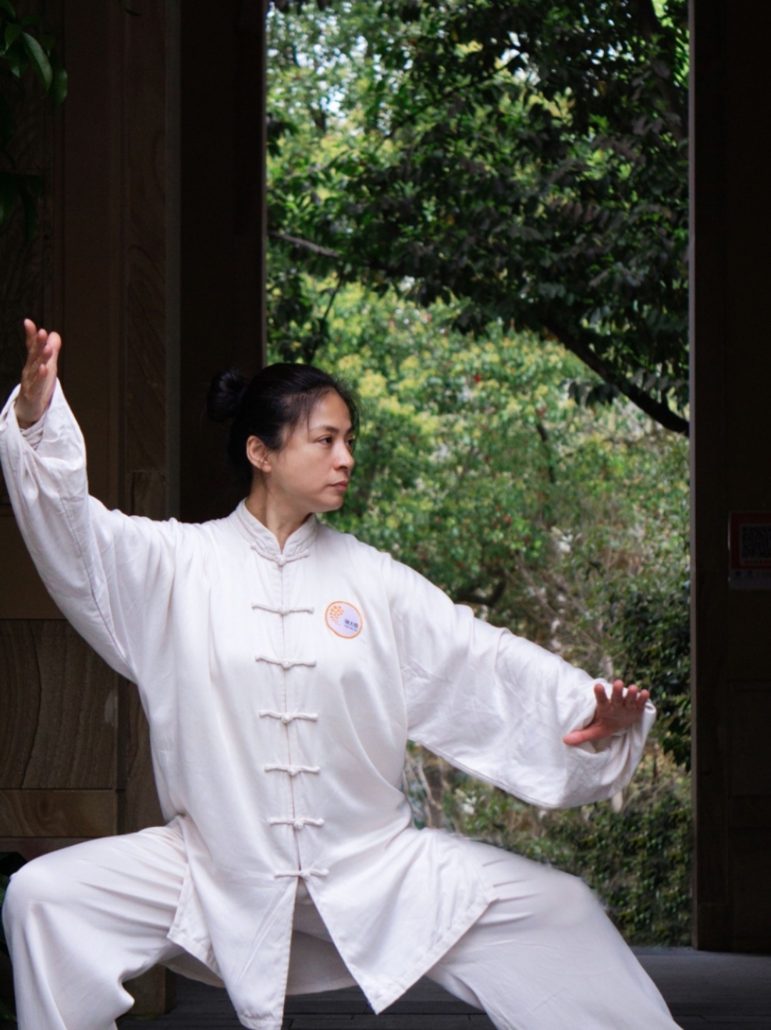 好处:太极能增强平衡感,改善姿势,缓解压力,还能帮助调节呼吸和心率