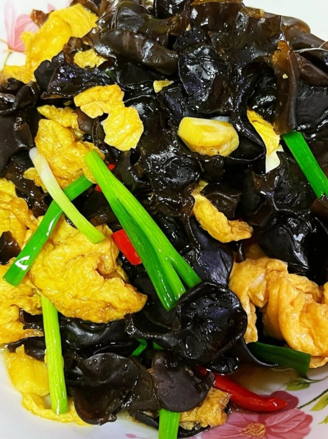 炒木耳为什么会炸锅