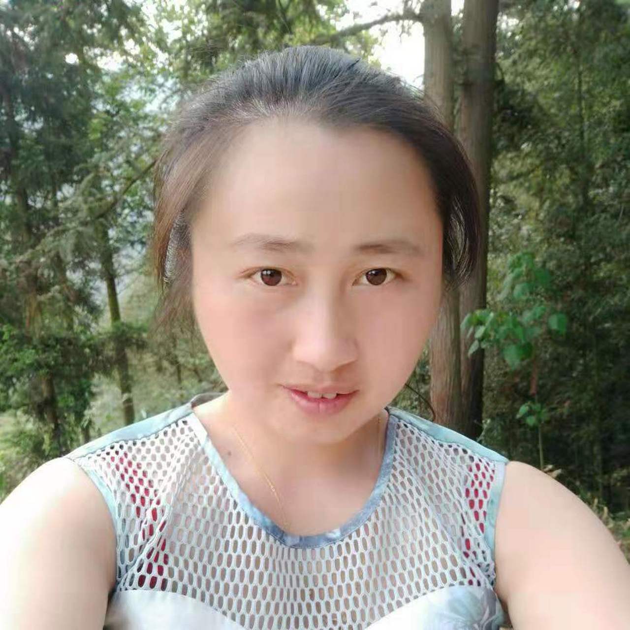 思南有谁认识这个女人没,请联系我