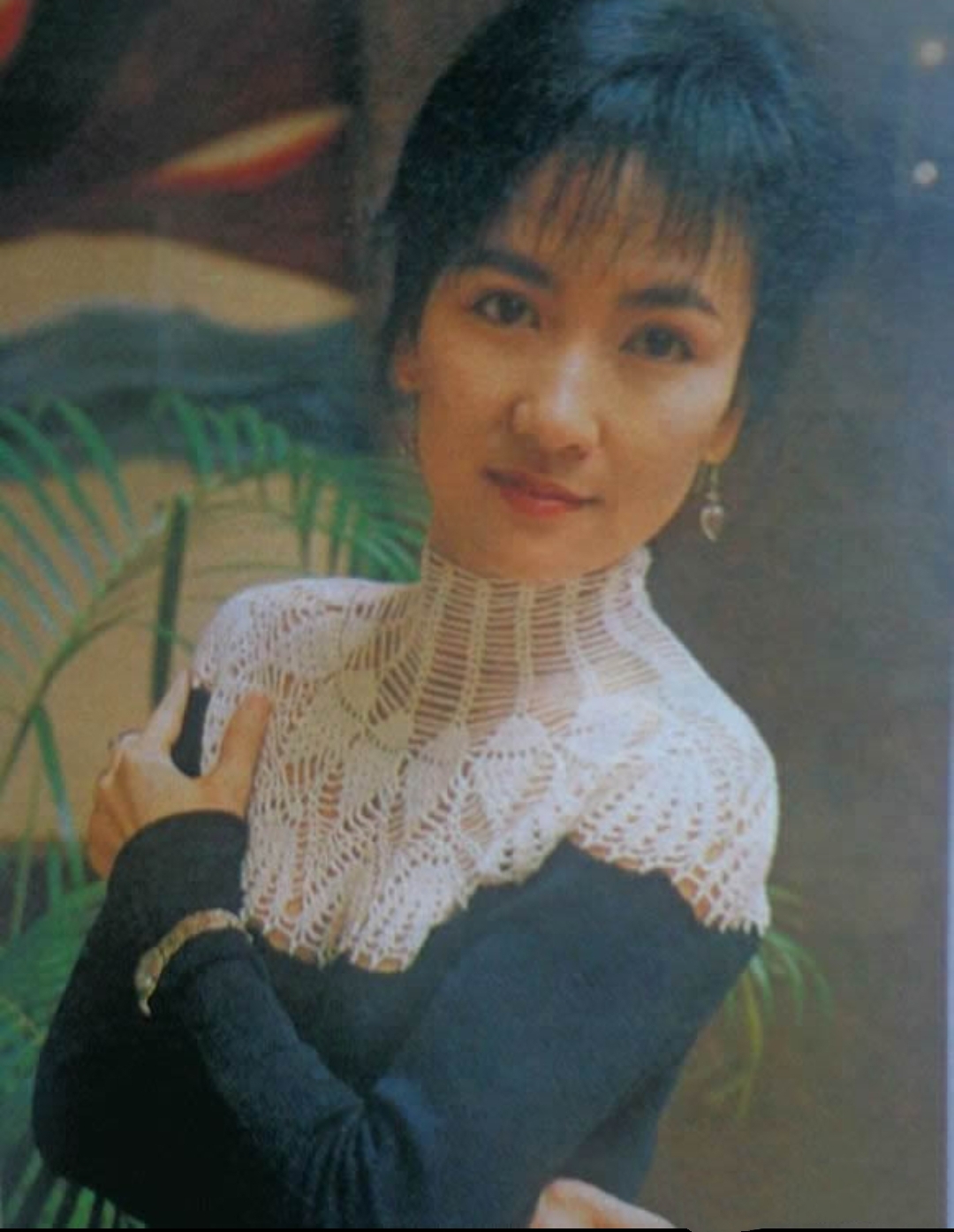 这是中国香港著名影星陈美琪的一组照片.