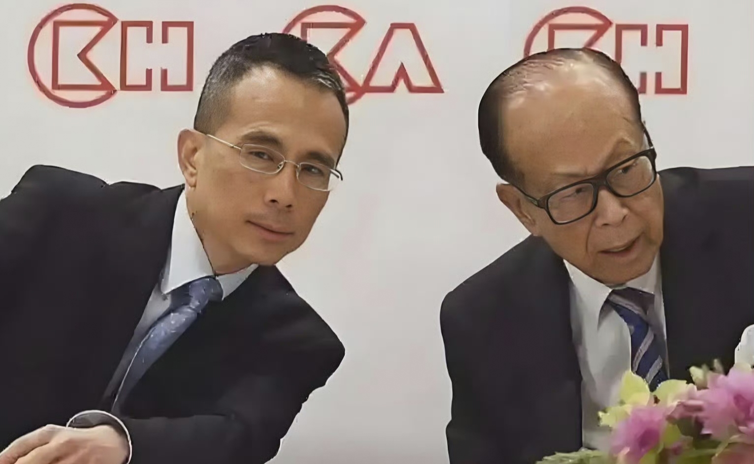 李嘉诚长子李泽钜的四柱八字如下: 乾造:甲