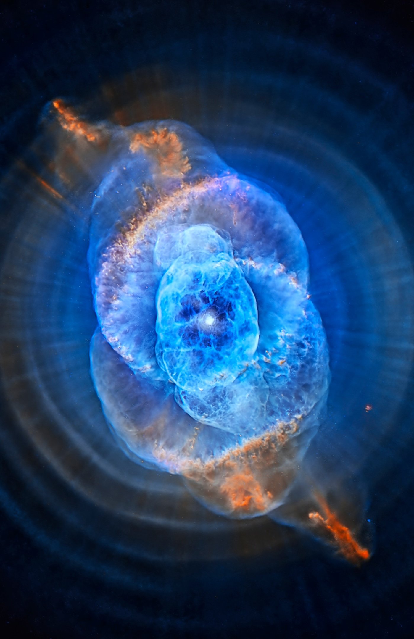 哈勃太空望远镜拍摄的猫眼行星状星云