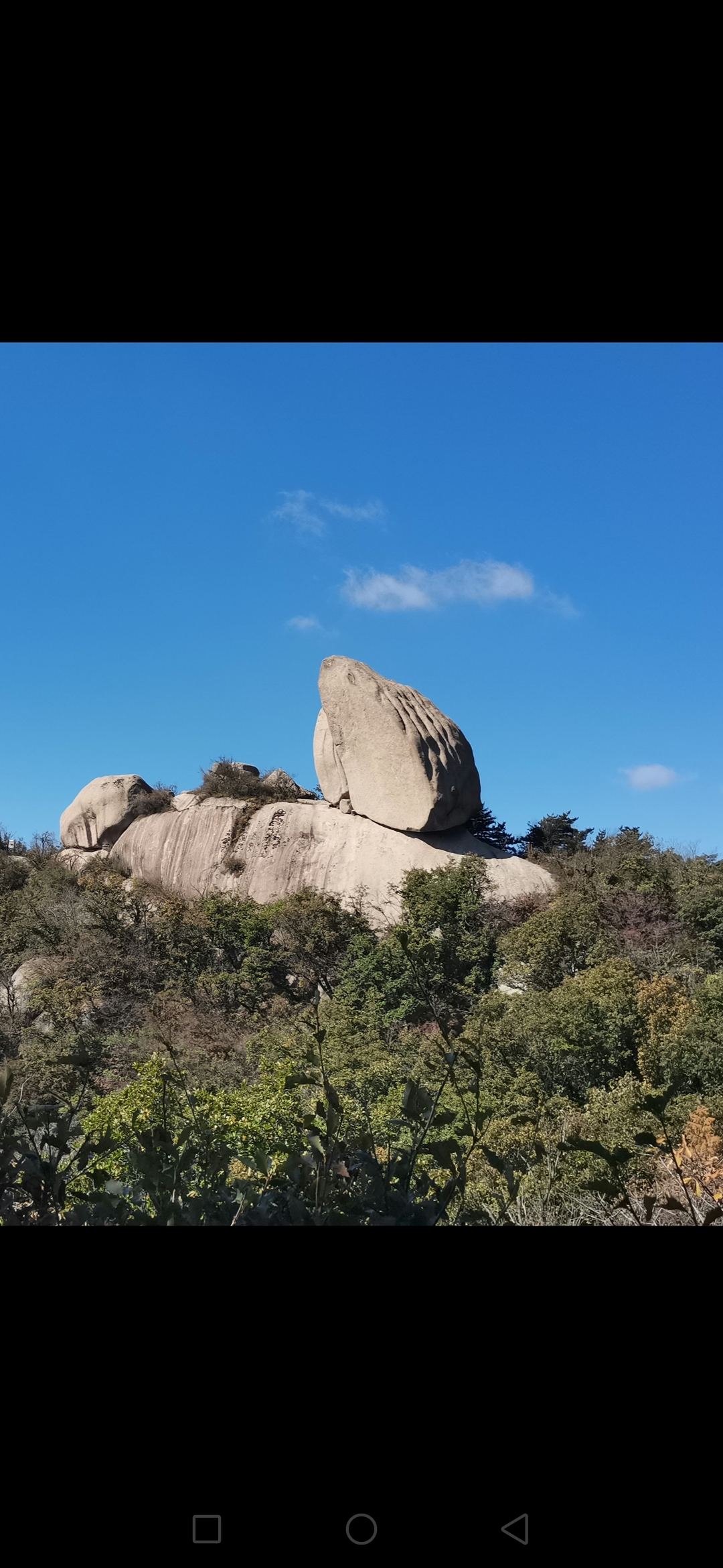 惊叹伟人卧像, 光芒日月同长. 气势威震五岳, 泽润华夏东方