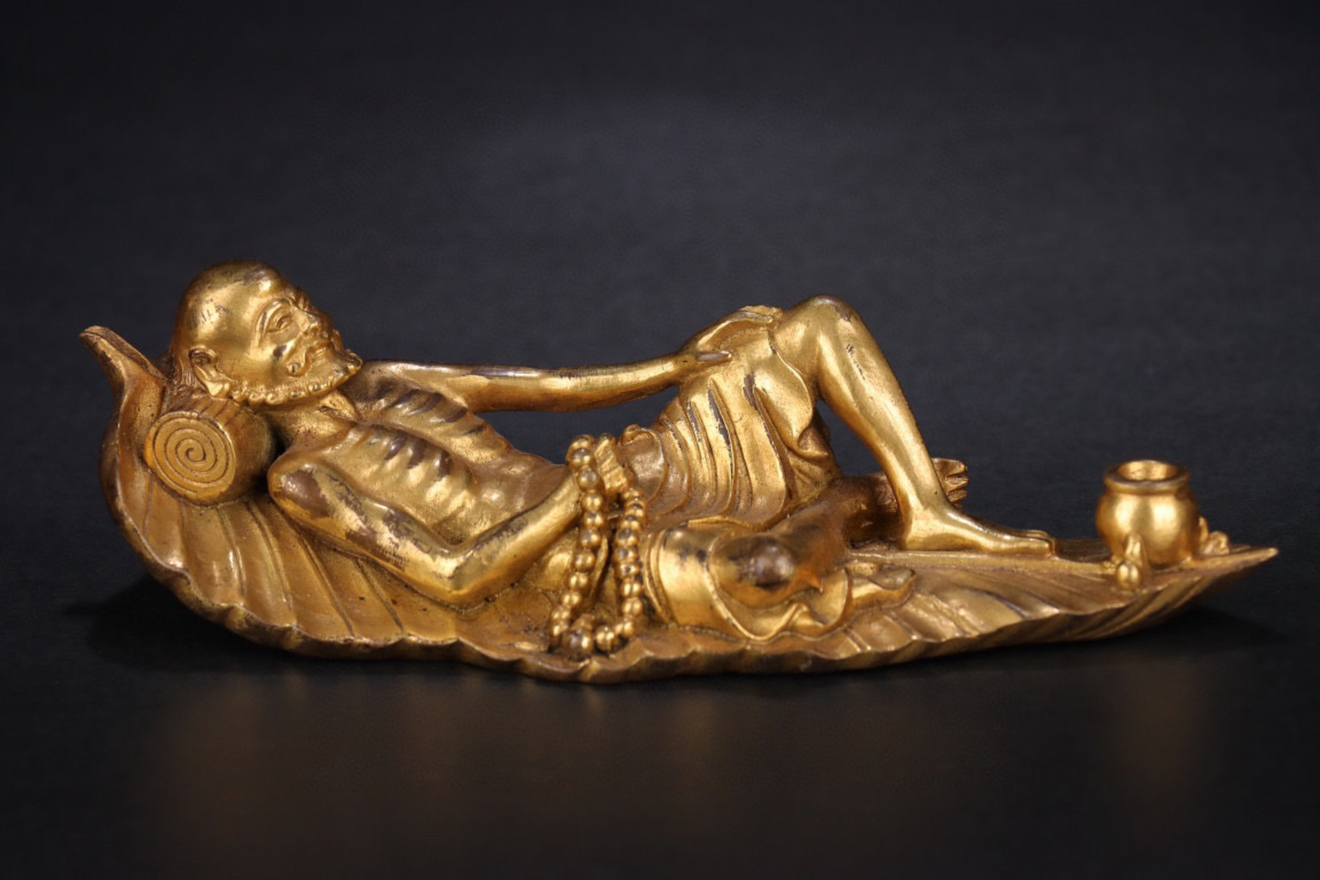 古玩收藏 #收藏# 旧藏 铜胎鎏金睡梦罗汉造像摆件 尺寸:长16.5cm 宽5.