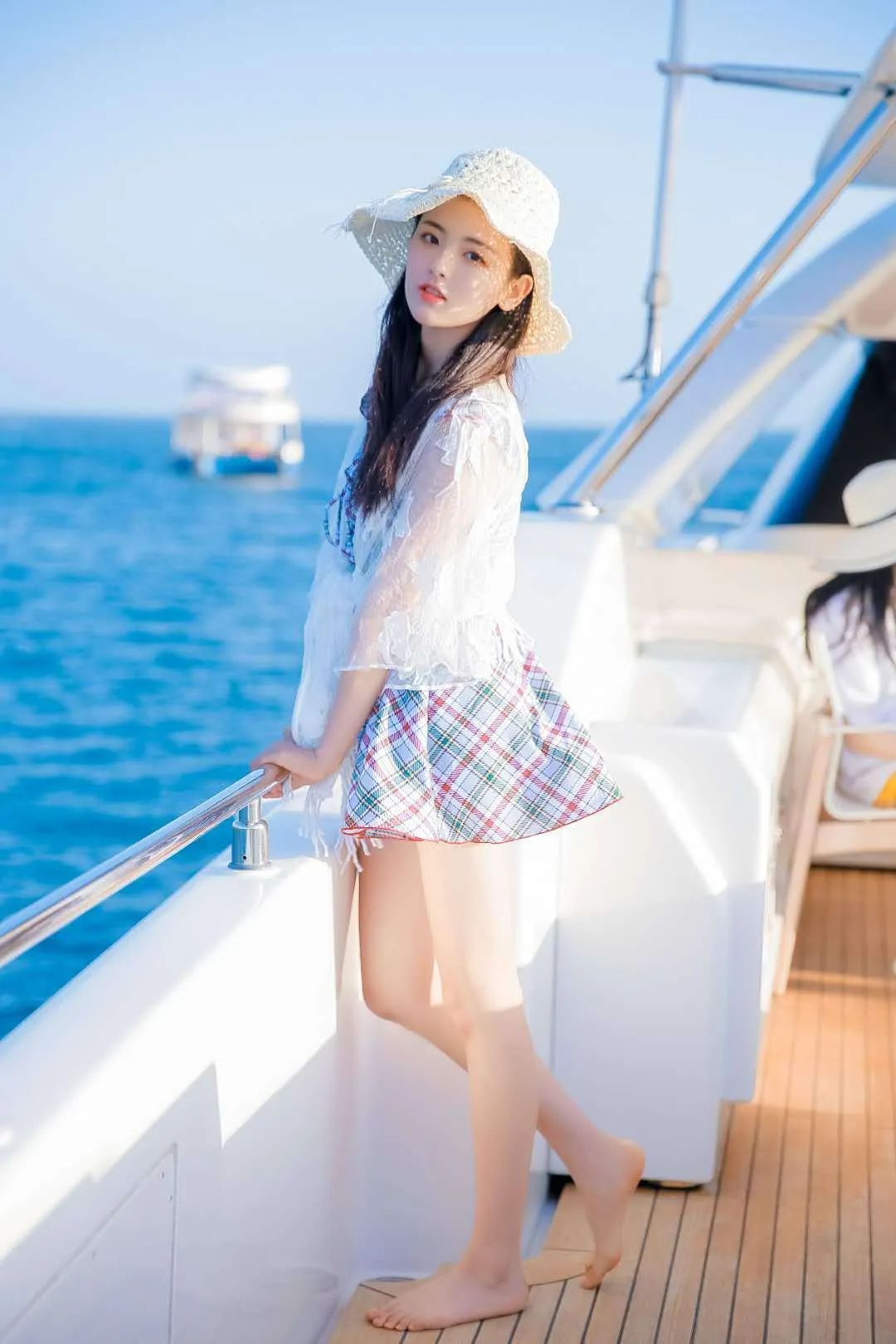 杨超越可爱的小脚丫#热点引擎计划# #优质作者榜# #我们都爱聊八卦