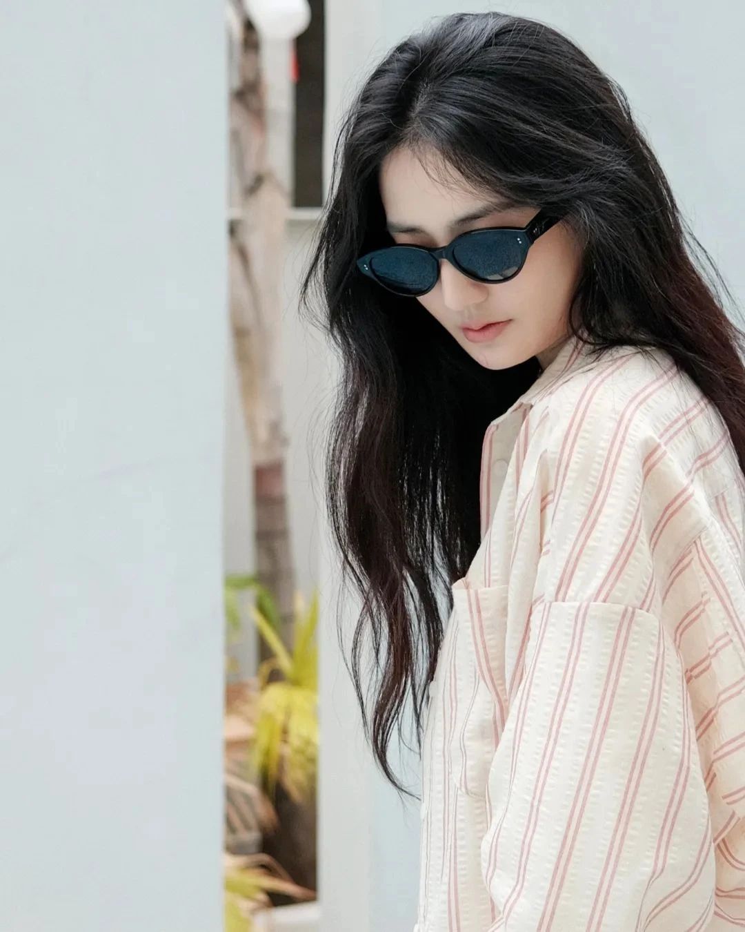 就被这位小姐姐的时尚穿搭吸引了#云上春山踏青季# #我们都爱聊八卦