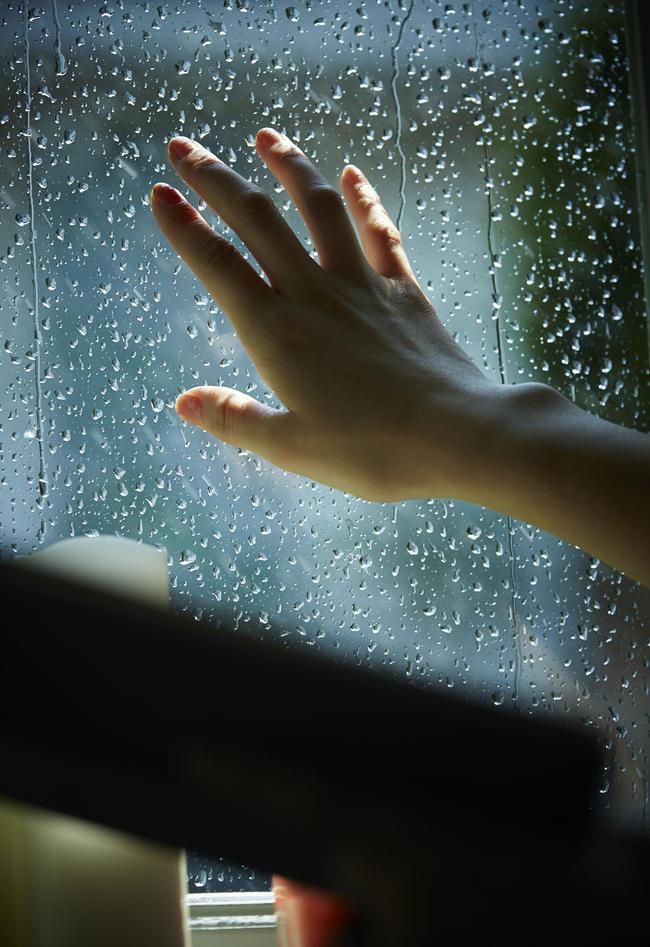 回首已阑珊.既在江湖岂得安. 此去共谁圆缺夜,随缘